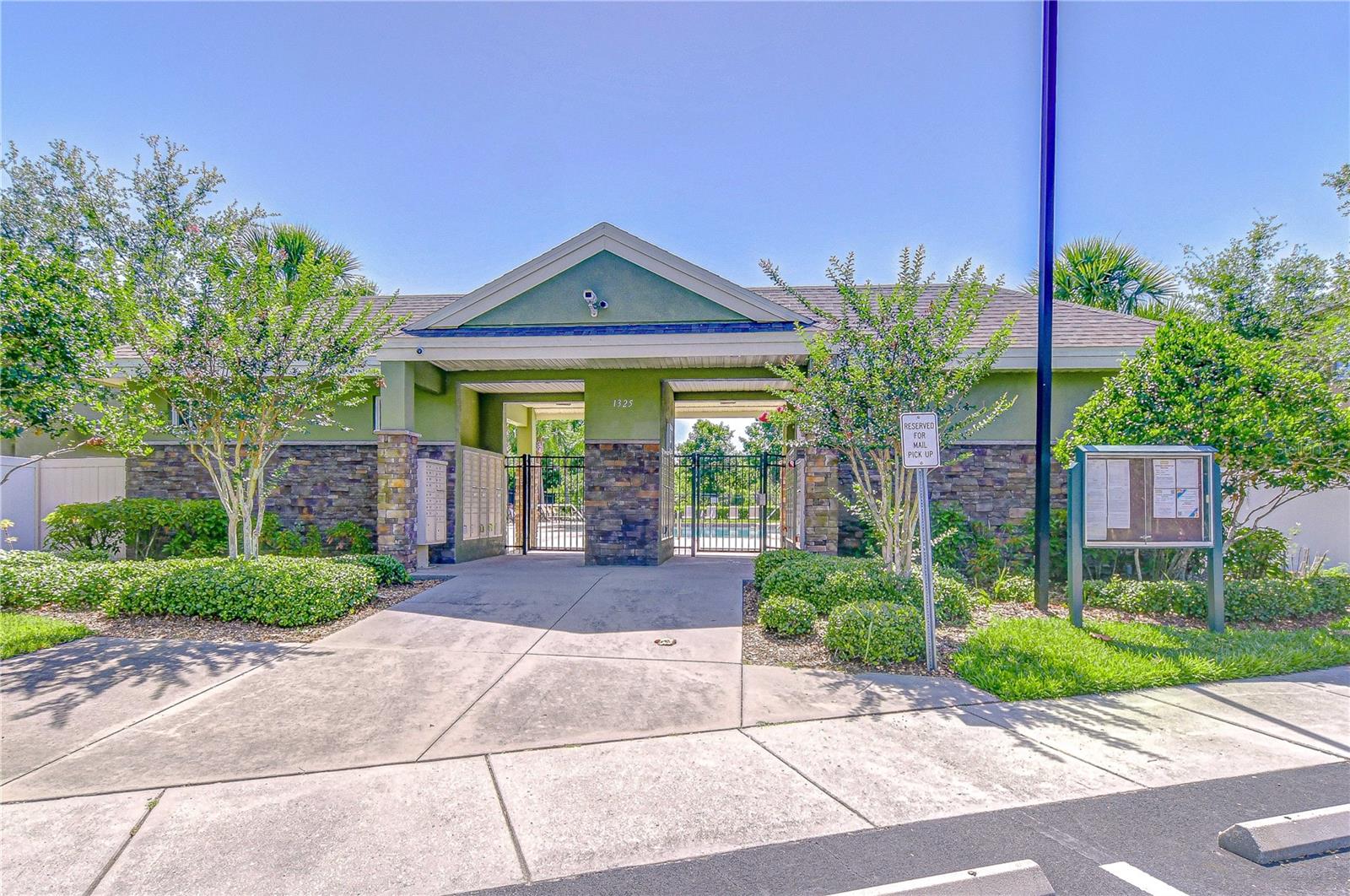 Listing photo id 22 for 2723 Garden Falls Drive