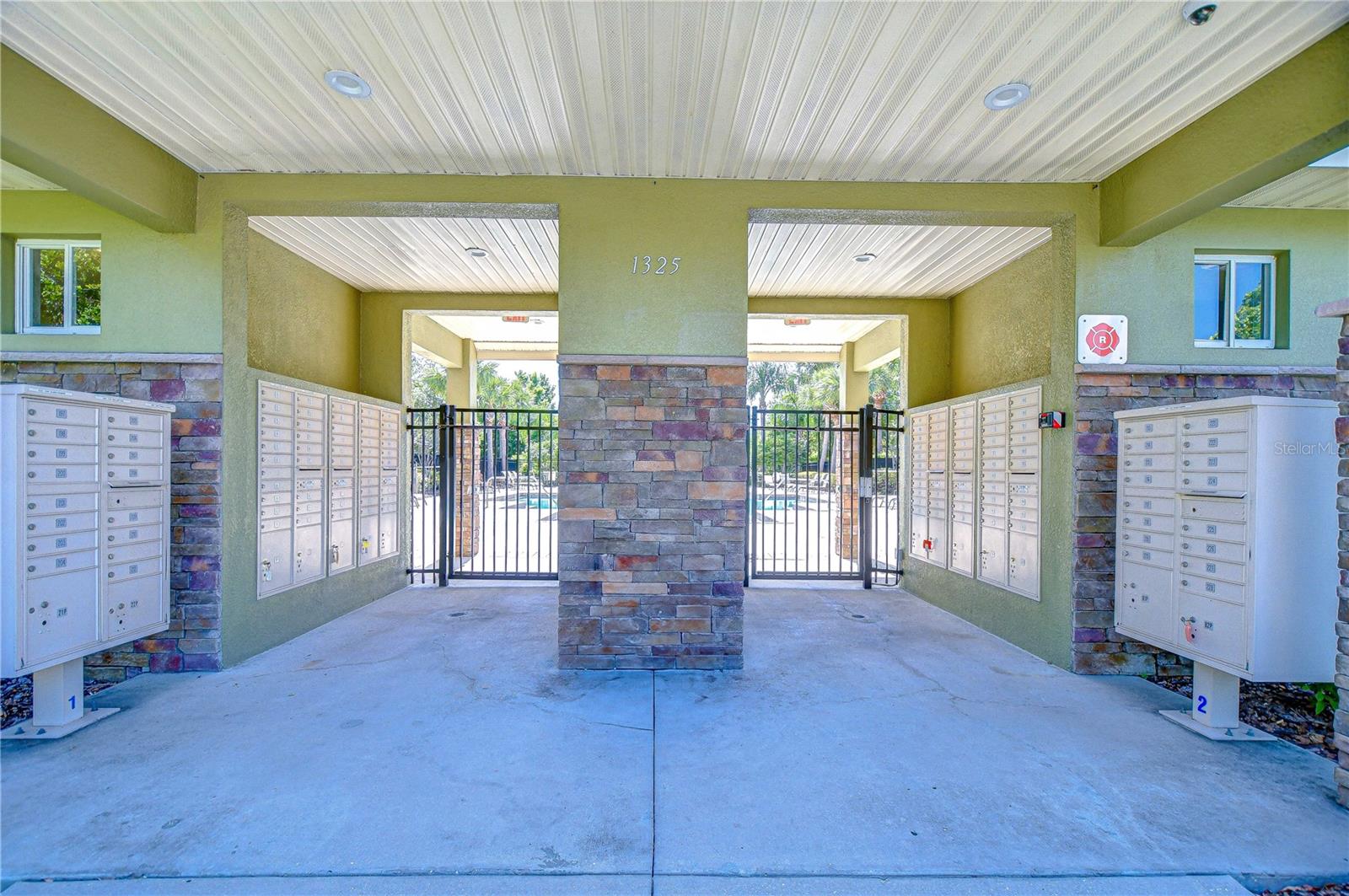Listing photo id 23 for 2723 Garden Falls Drive