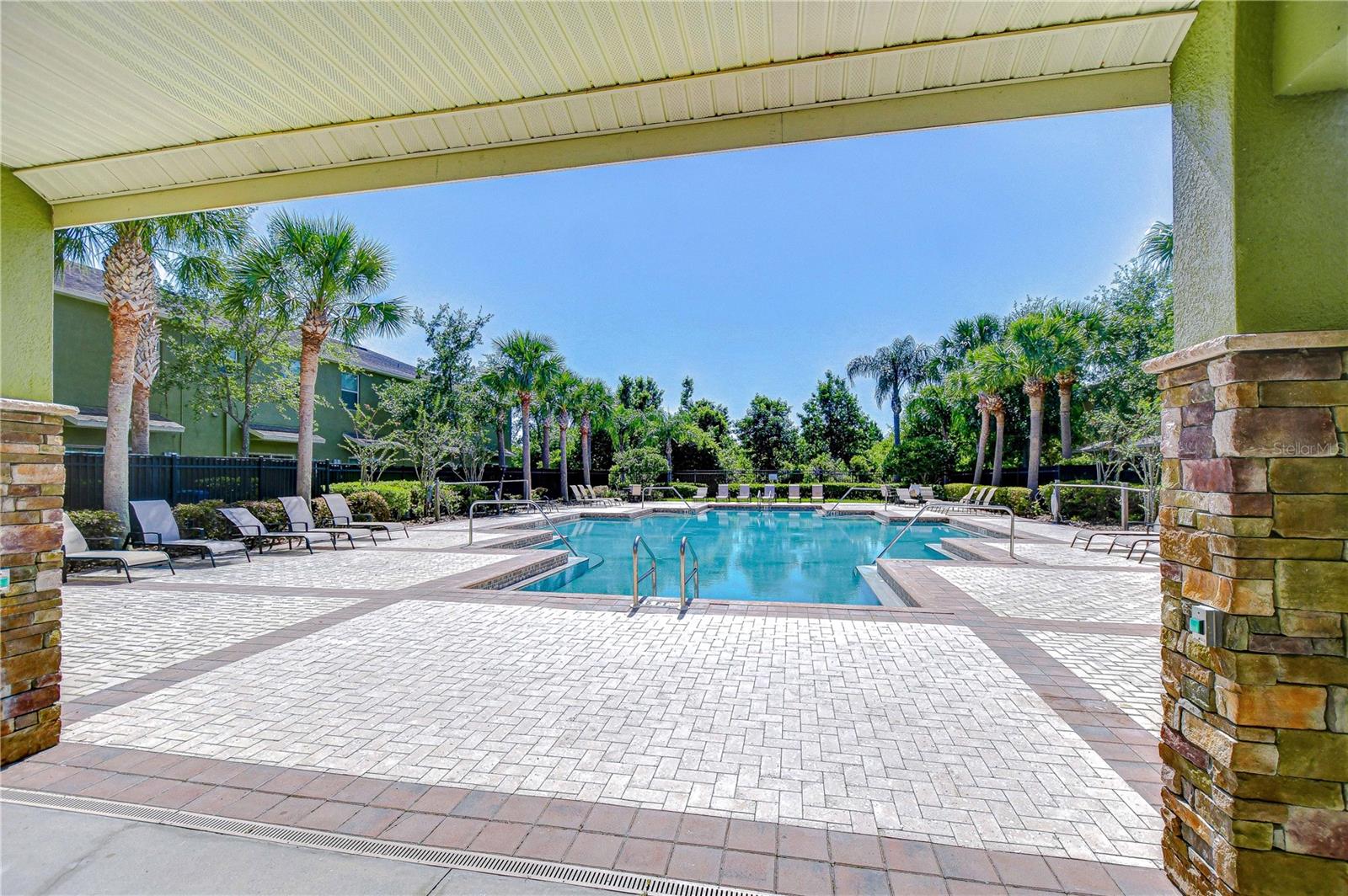 Listing photo id 24 for 2723 Garden Falls Drive