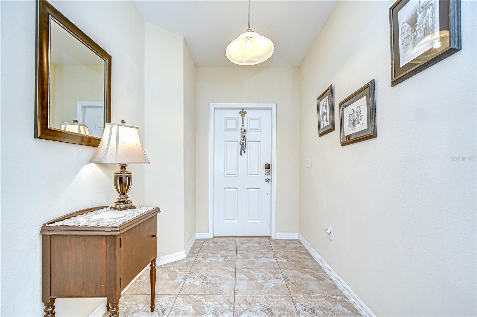 Listing photo id 1 for 2723 Garden Falls Drive