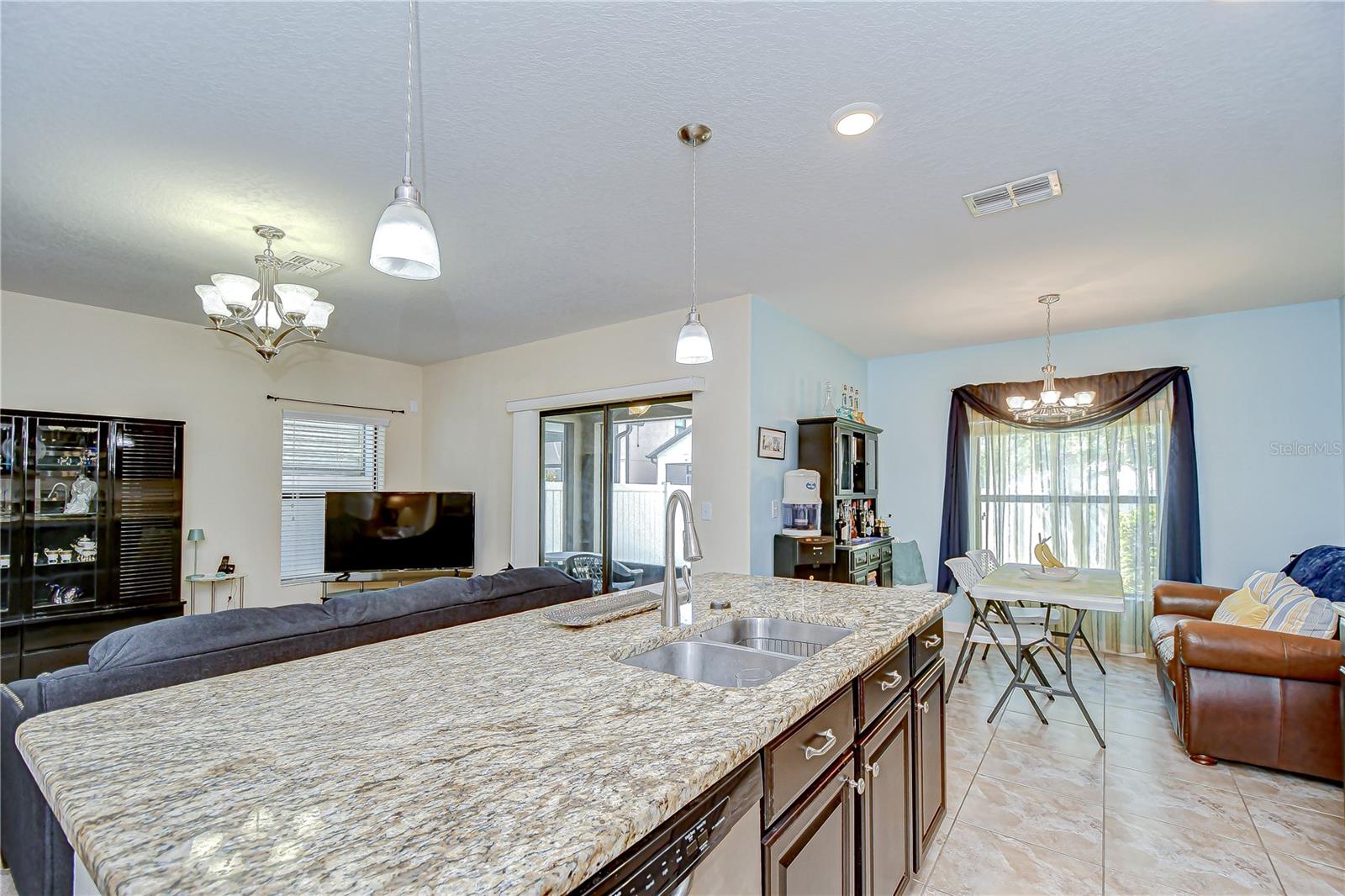 Listing photo id 3 for 2723 Garden Falls Drive