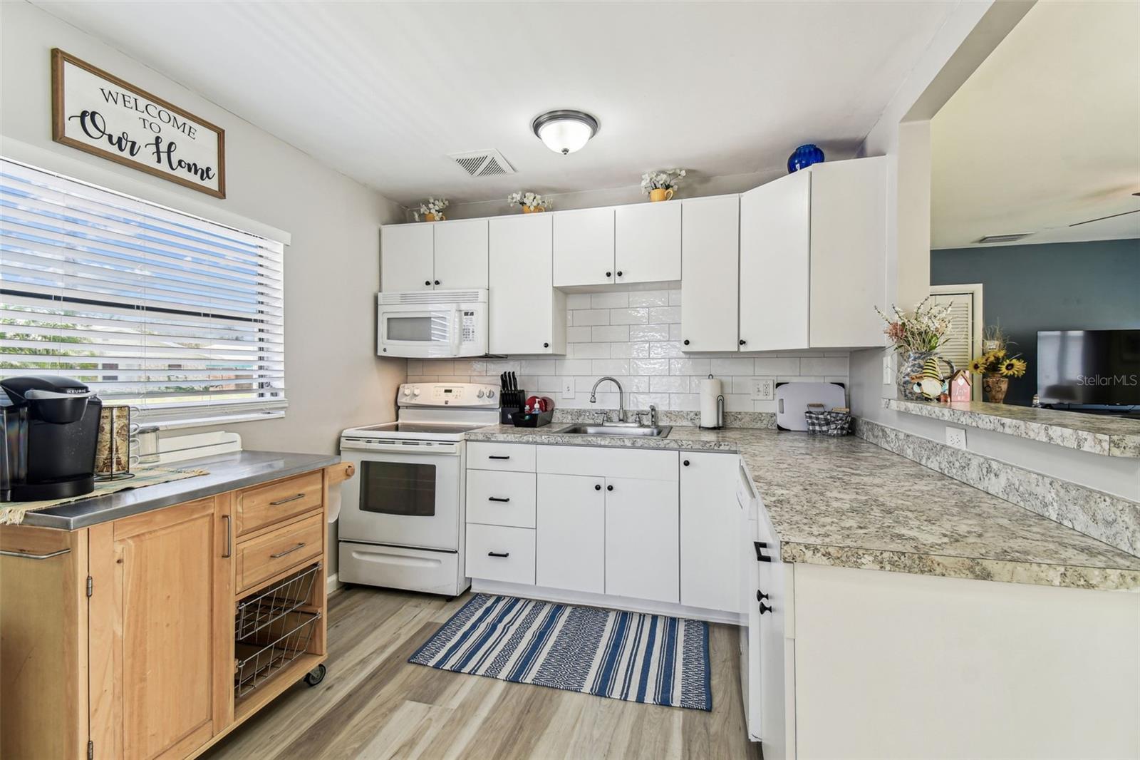 Listing photo id 12 for 13920 Berkowitz Avenue
