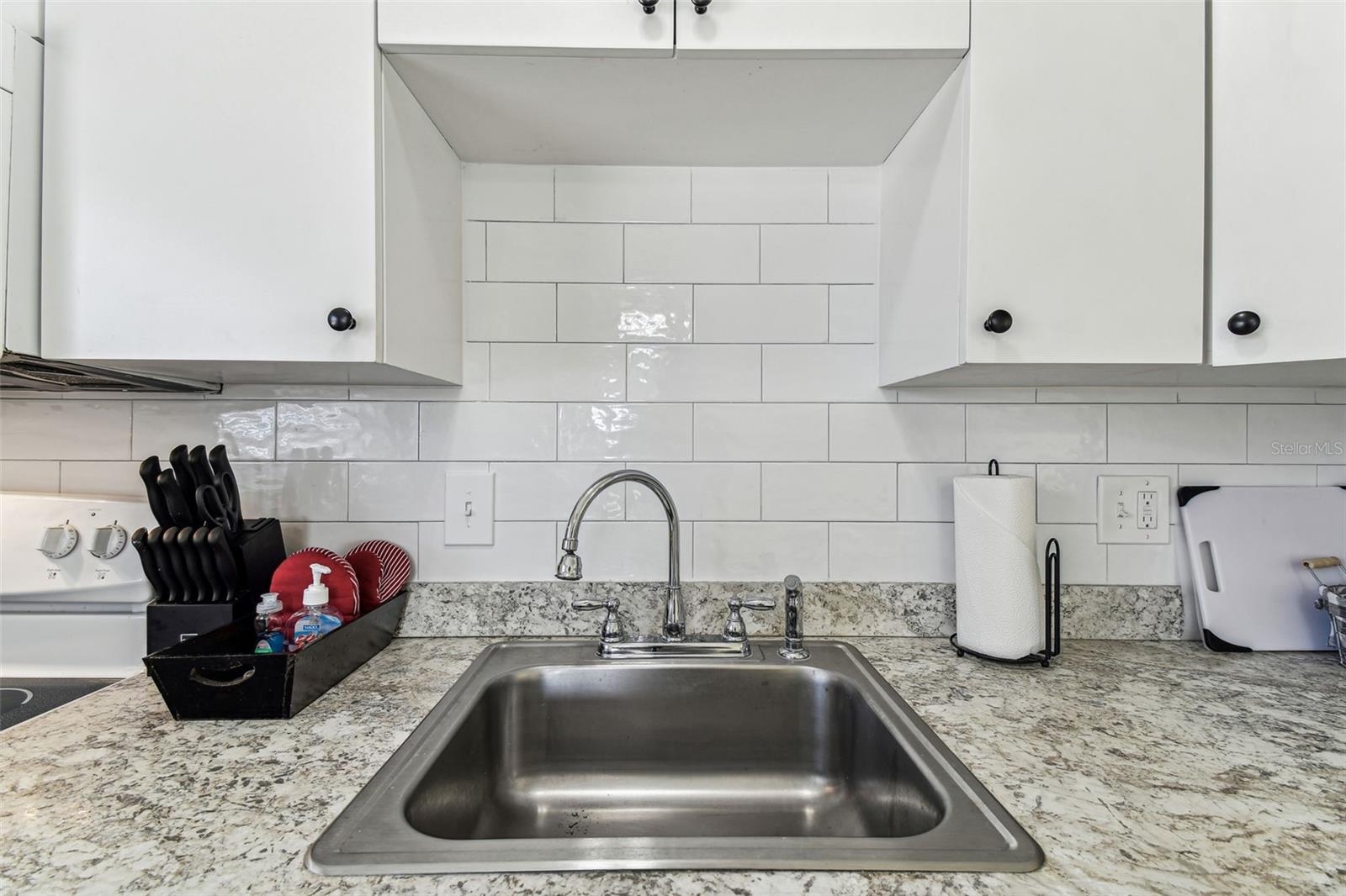 Listing photo id 13 for 13920 Berkowitz Avenue
