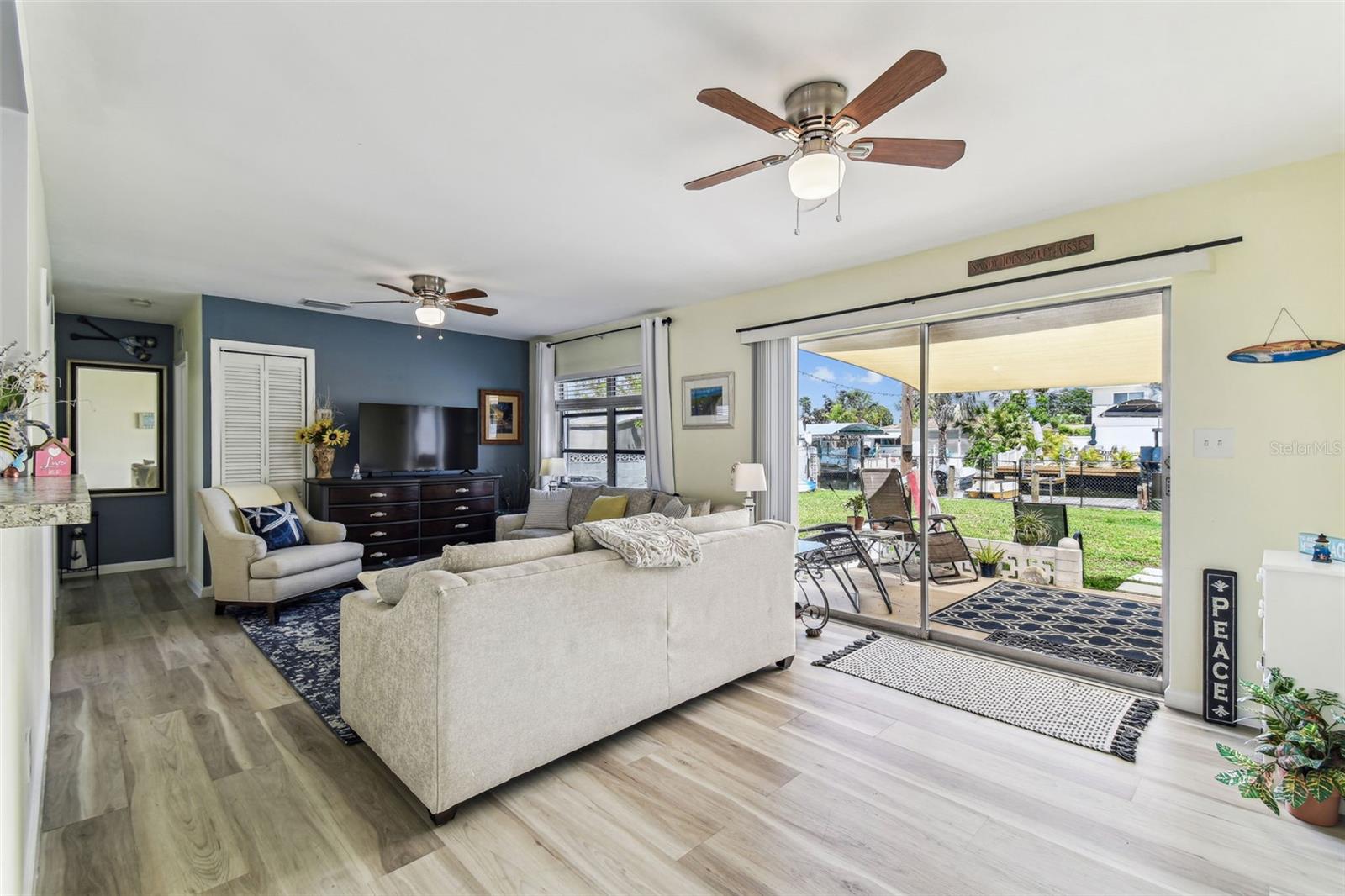 Listing photo id 15 for 13920 Berkowitz Avenue
