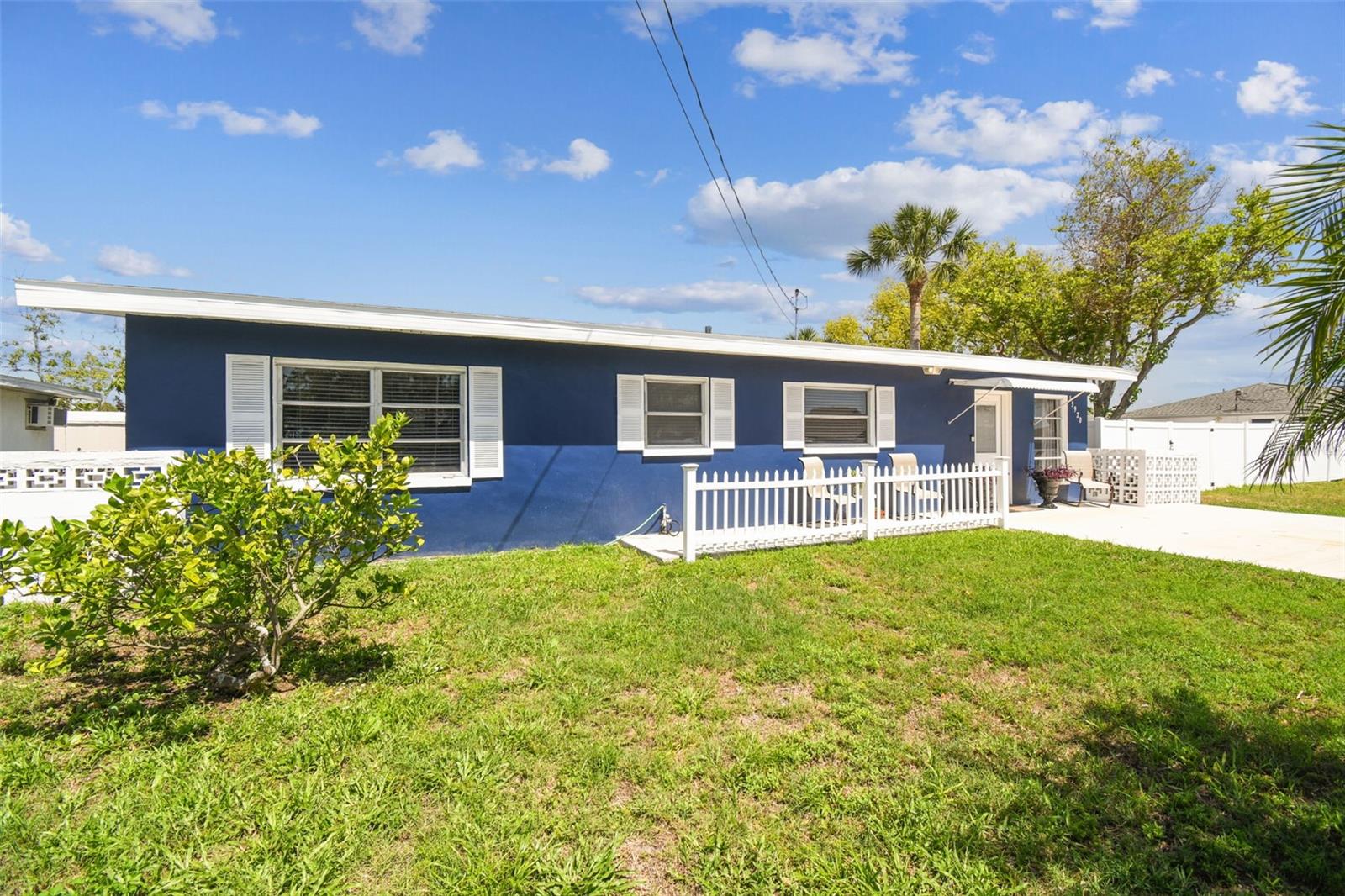 Listing photo id 0 for 13920 Berkowitz Avenue