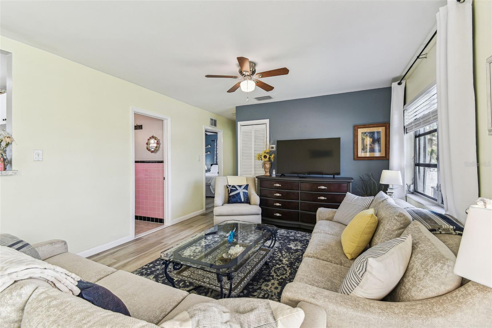 Listing photo id 18 for 13920 Berkowitz Avenue