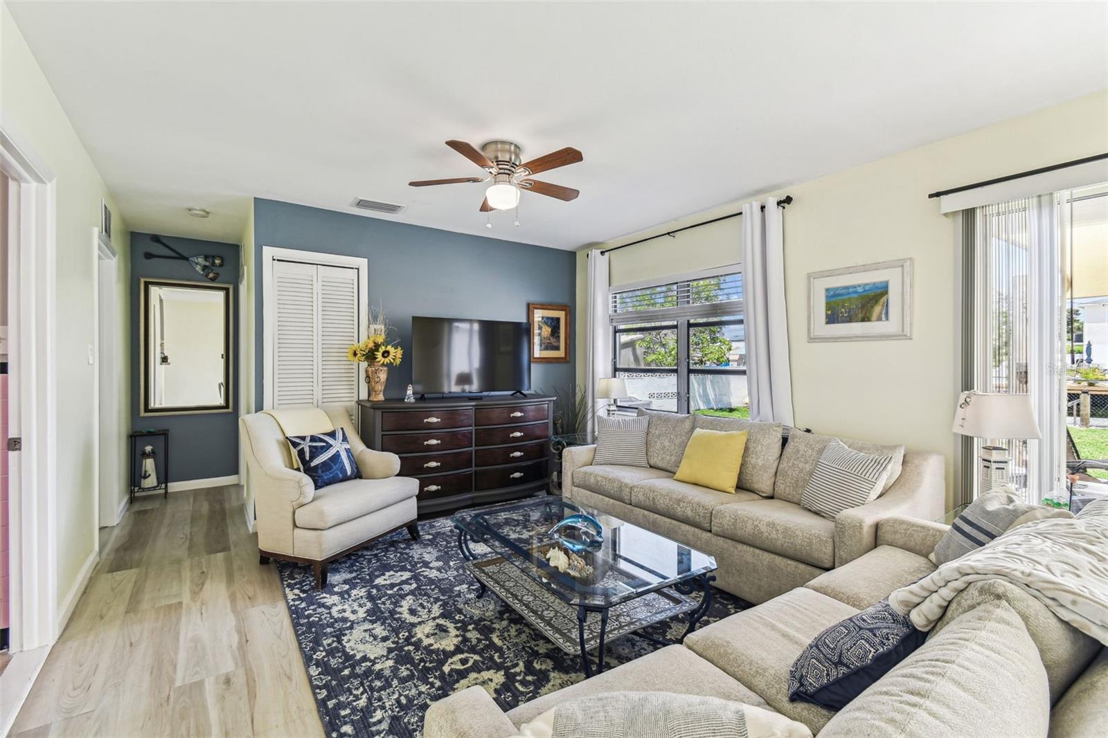 Listing photo id 19 for 13920 Berkowitz Avenue