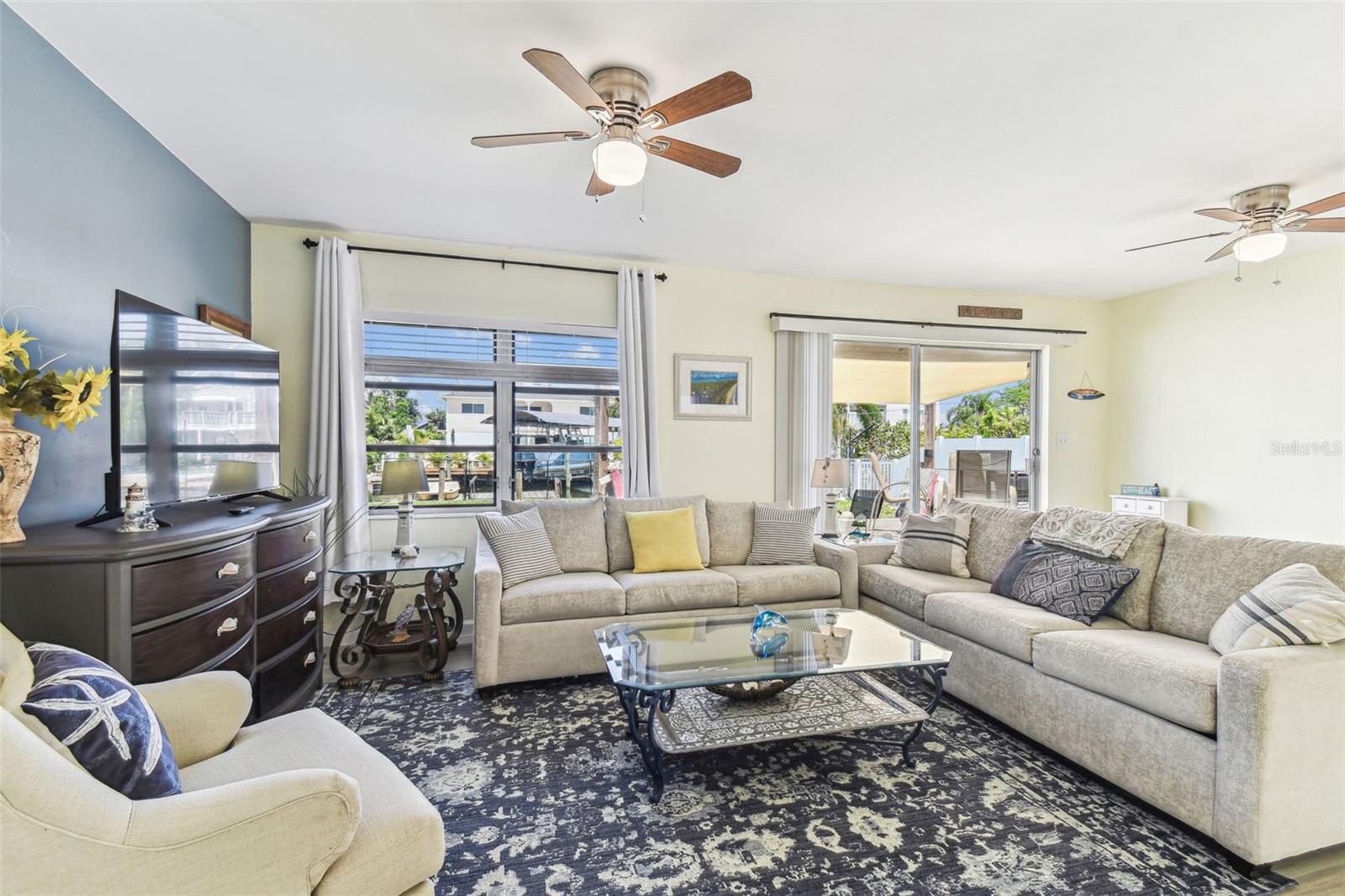 Listing photo id 21 for 13920 Berkowitz Avenue