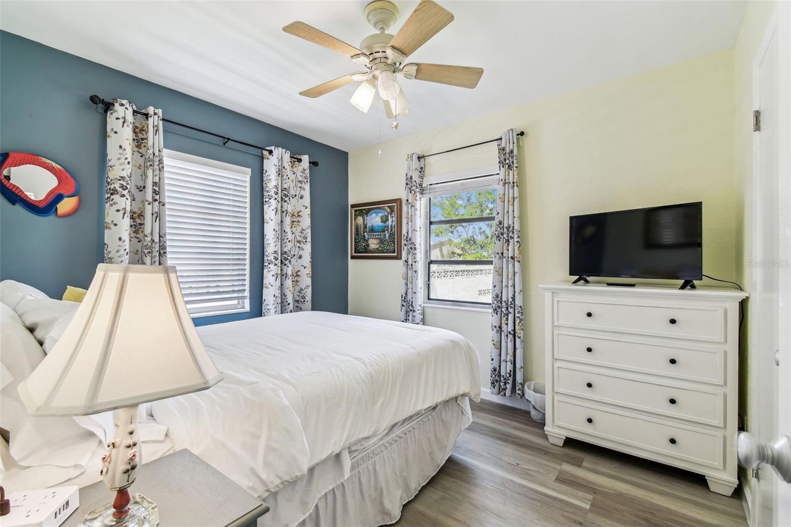 Listing photo id 23 for 13920 Berkowitz Avenue