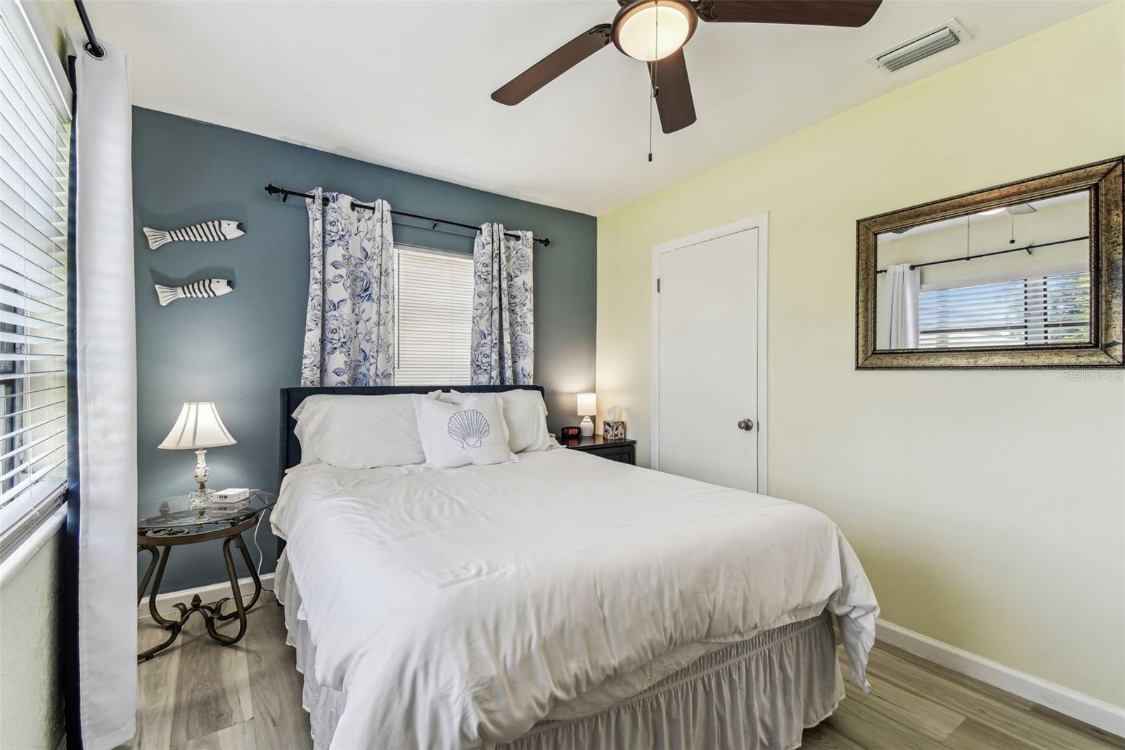 Listing photo id 26 for 13920 Berkowitz Avenue