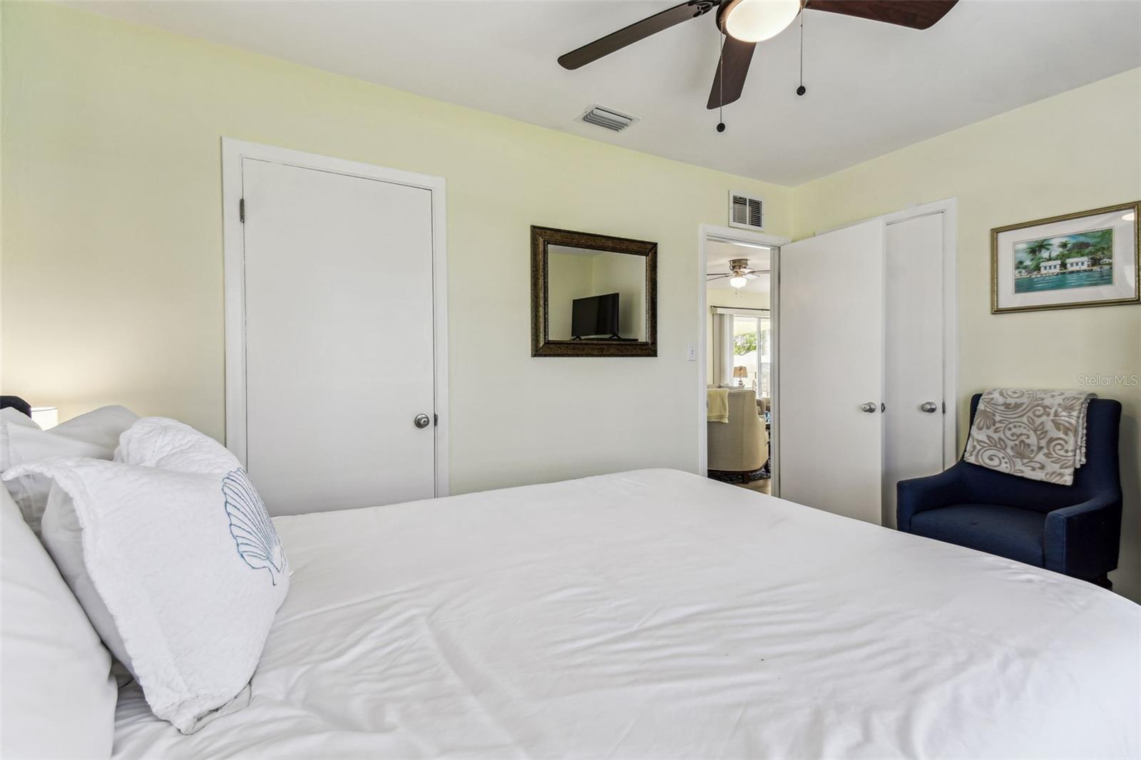 Listing photo id 30 for 13920 Berkowitz Avenue