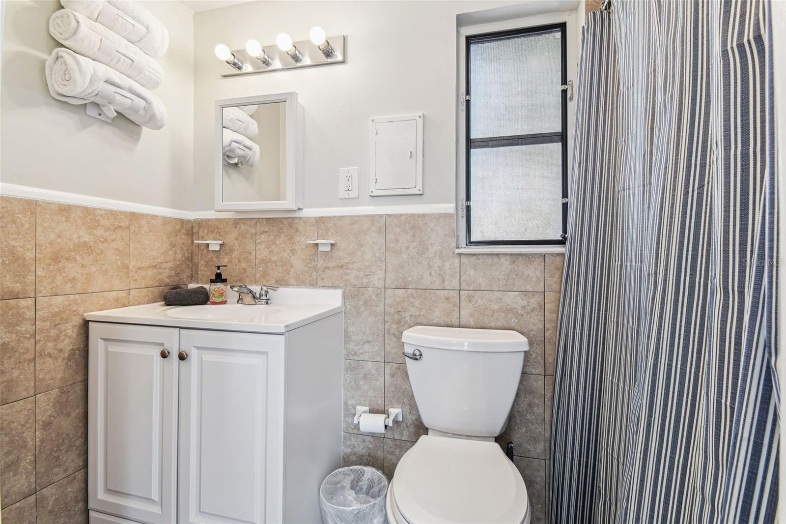Listing photo id 31 for 13920 Berkowitz Avenue