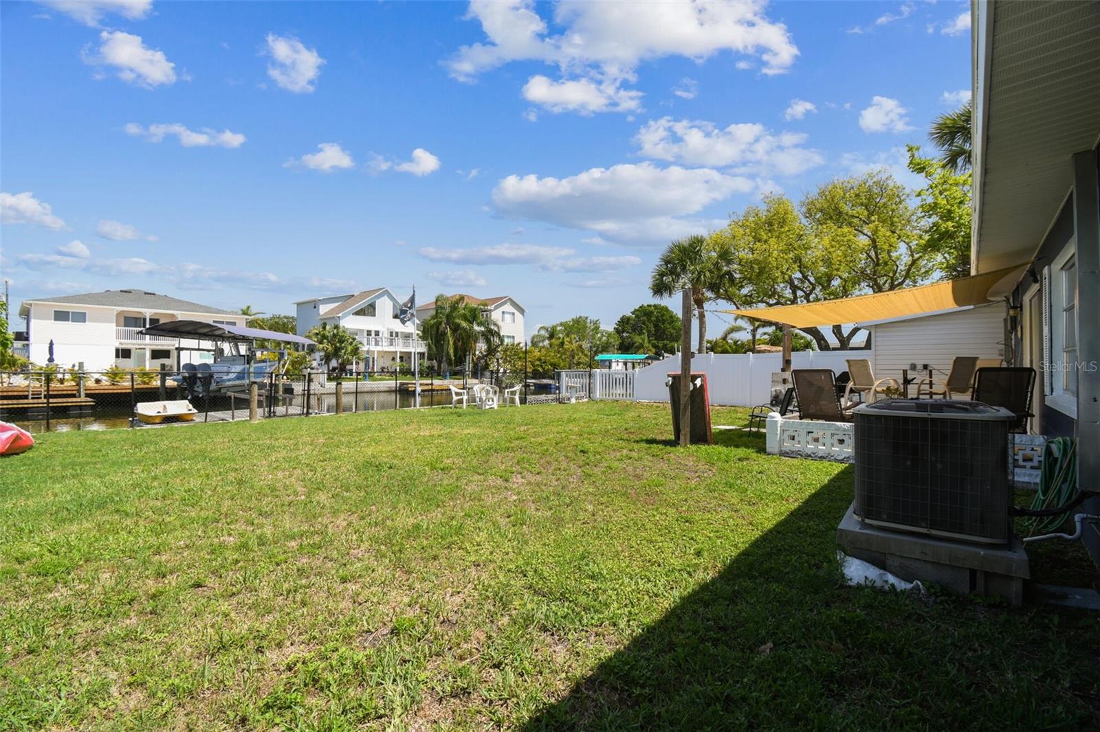 Listing photo id 36 for 13920 Berkowitz Avenue