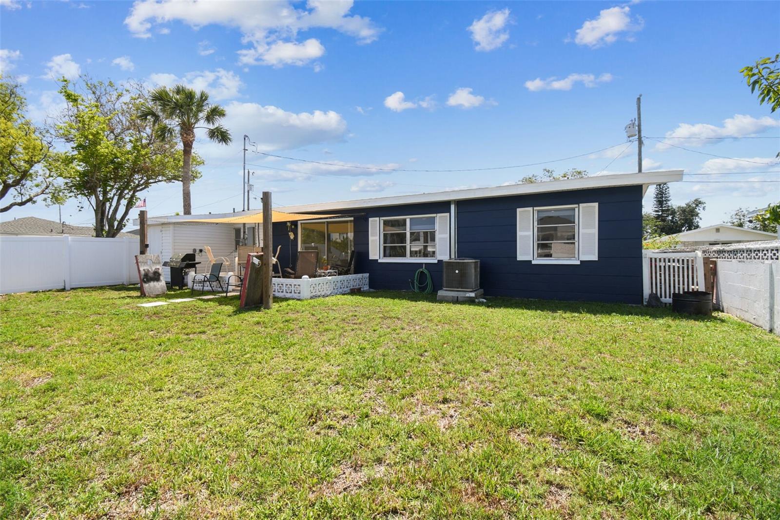 Listing photo id 37 for 13920 Berkowitz Avenue