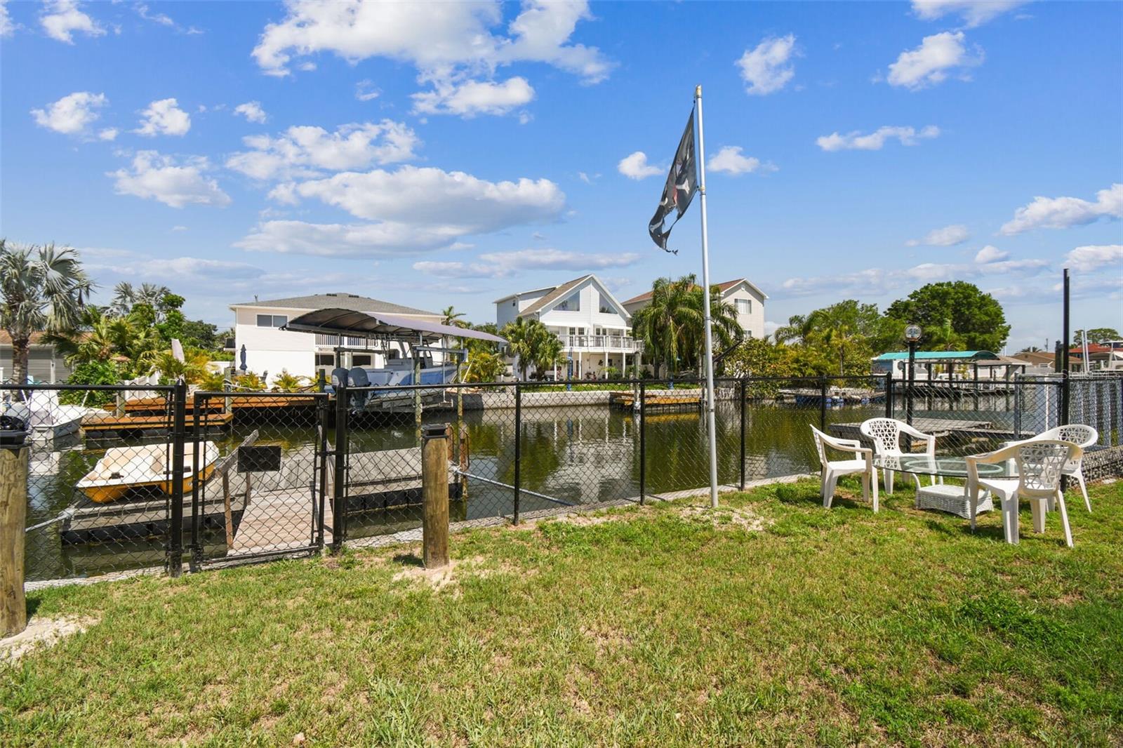 Listing photo id 42 for 13920 Berkowitz Avenue