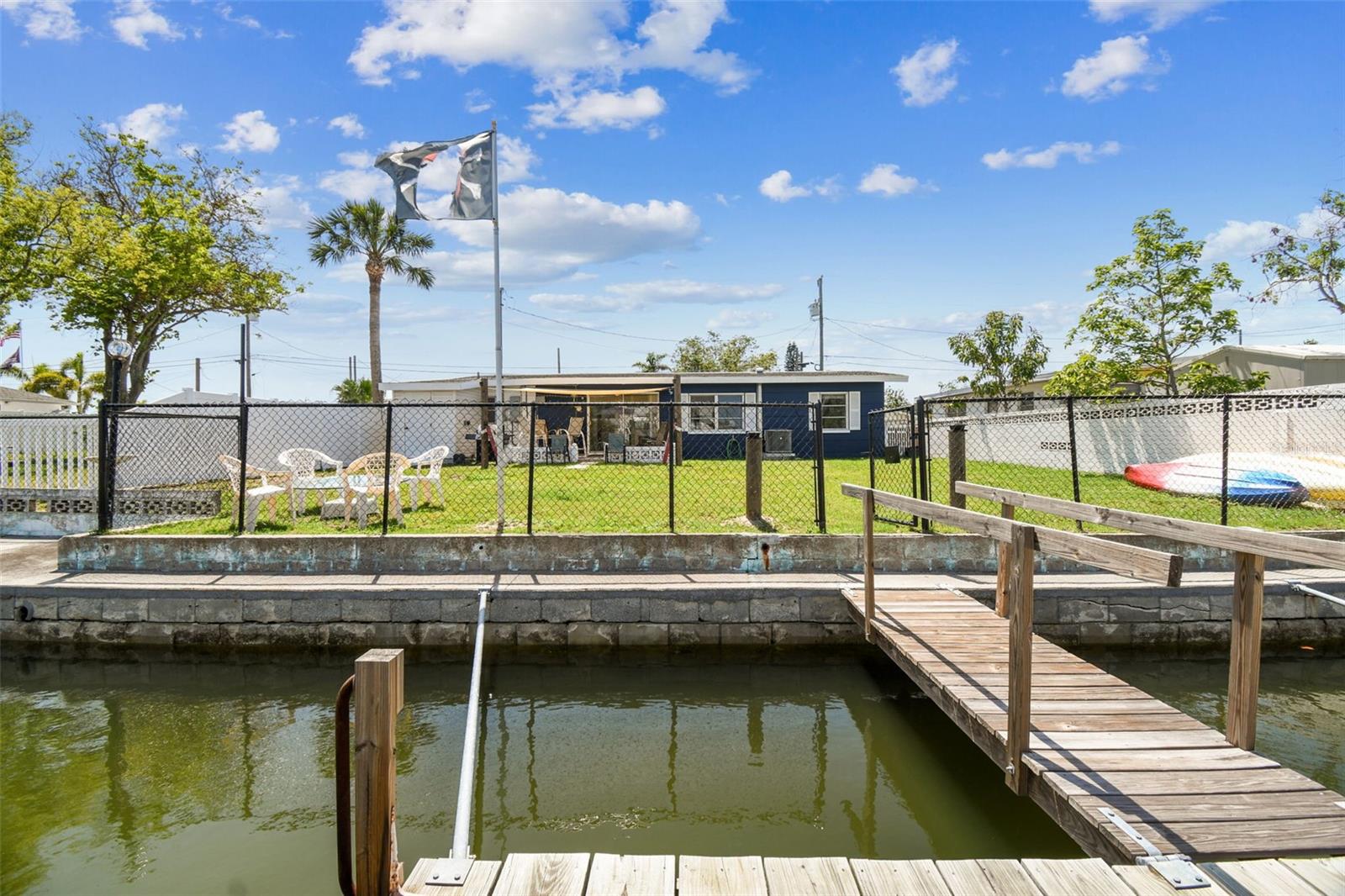Listing photo id 45 for 13920 Berkowitz Avenue
