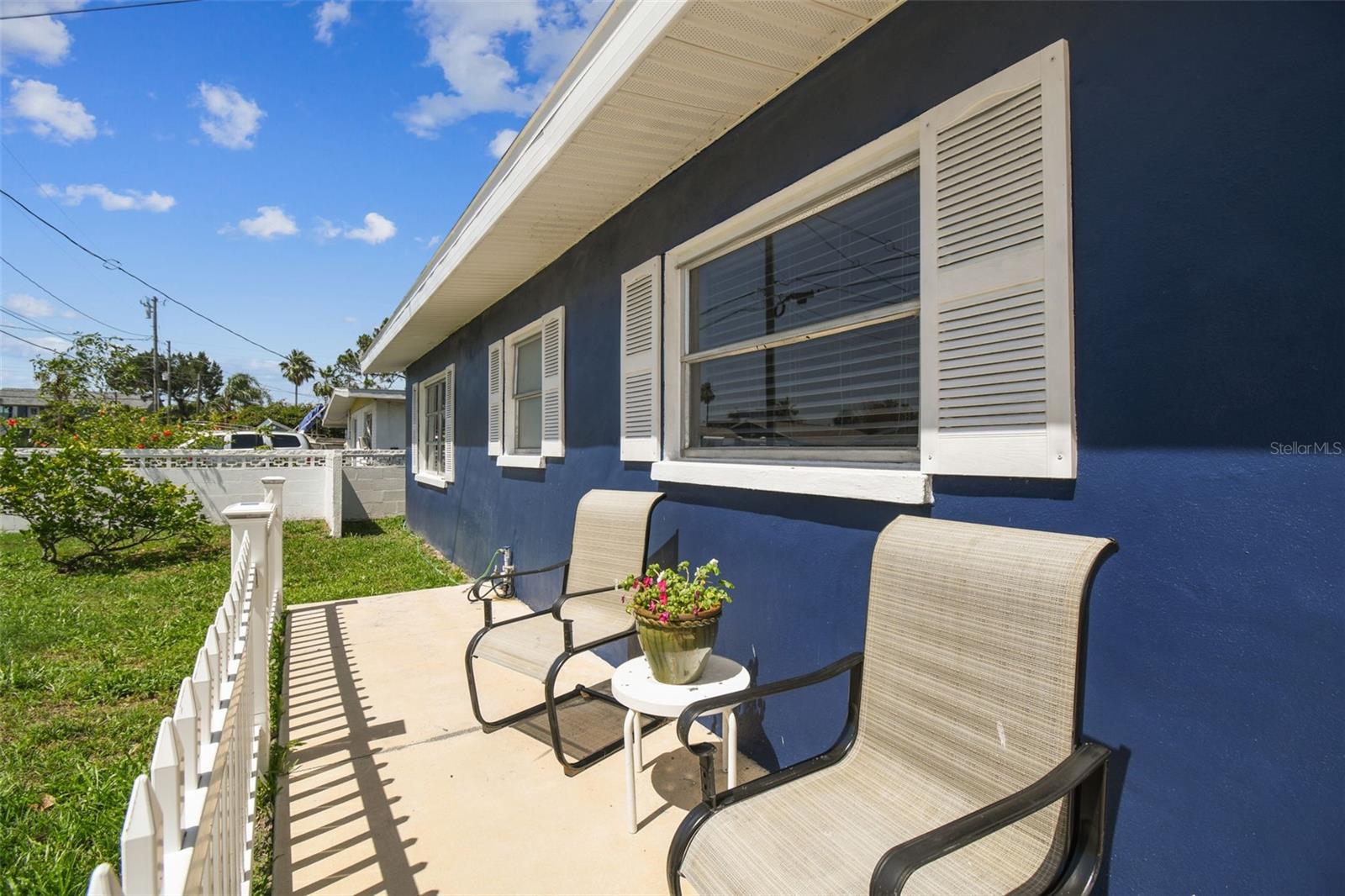 Listing photo id 3 for 13920 Berkowitz Avenue