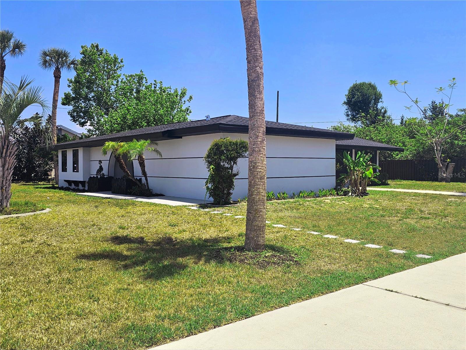Image 40 of 55 For 20295 Lorenzo Avenue