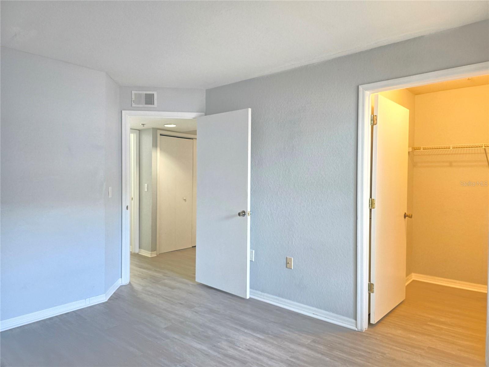 Listing photo id 16 for 12912 Arbor Isle Drive 204