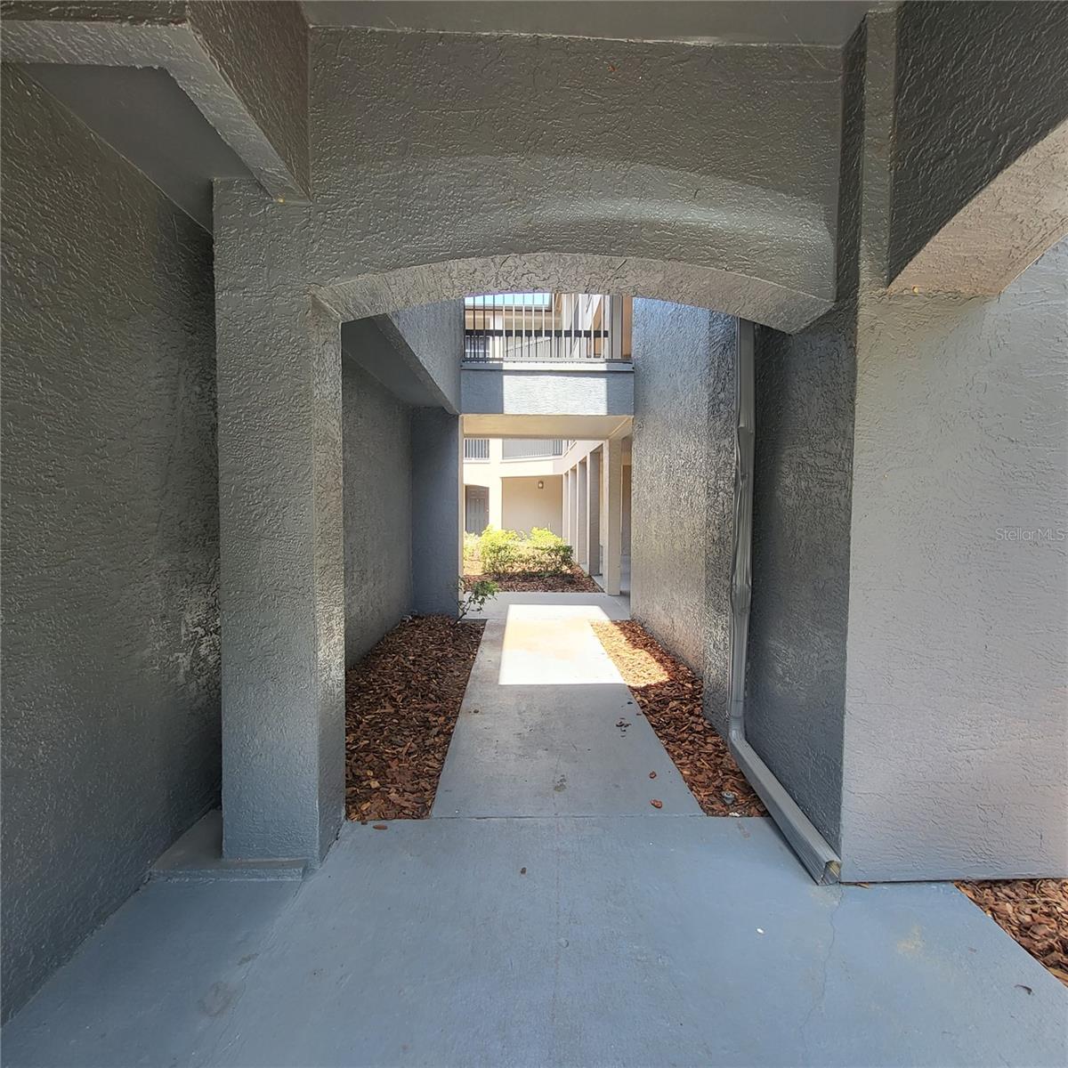 Listing photo id 2 for 12912 Arbor Isle Drive 204