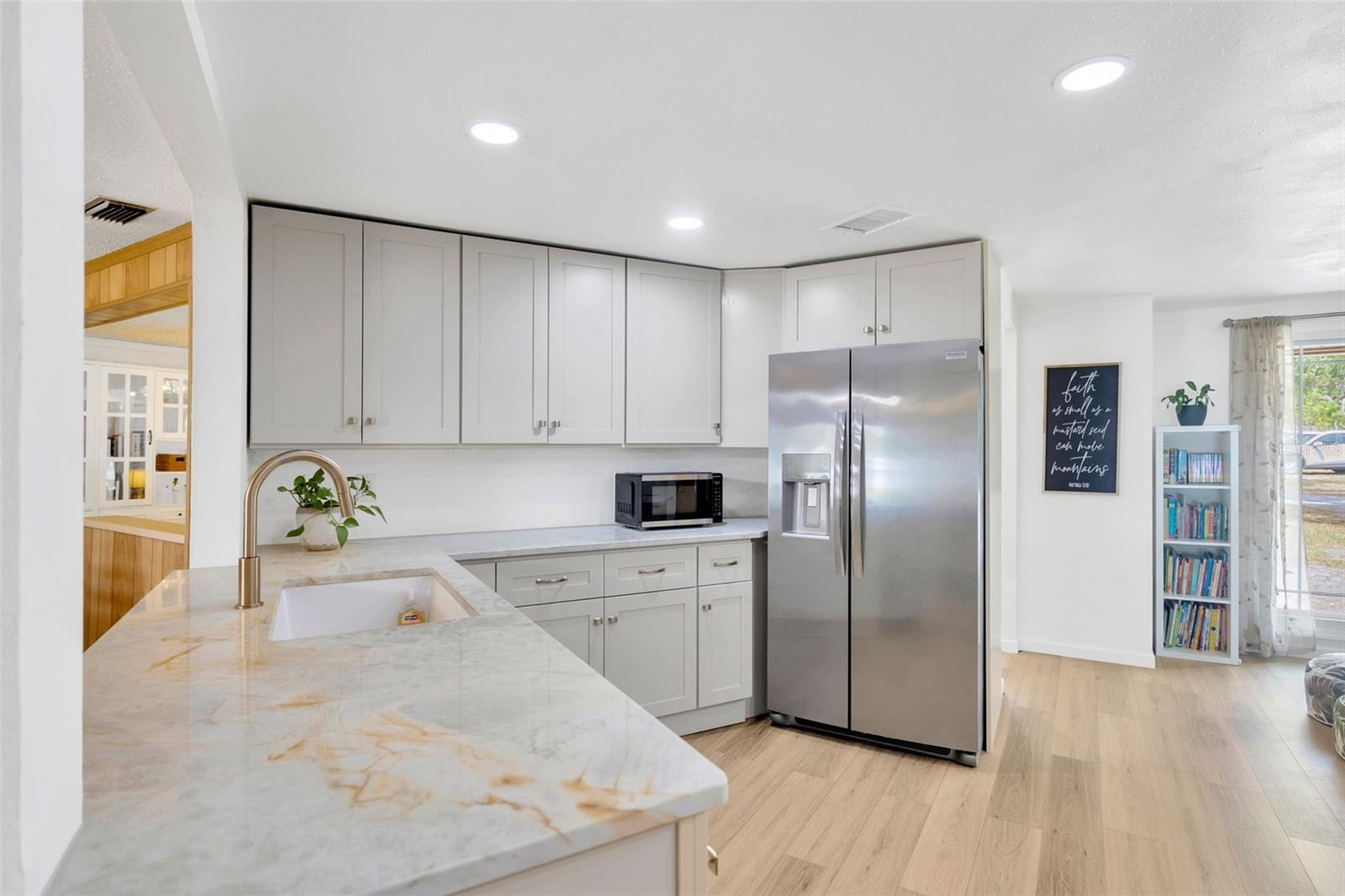Listing photo id 8 for 525 Gornto Lake Road