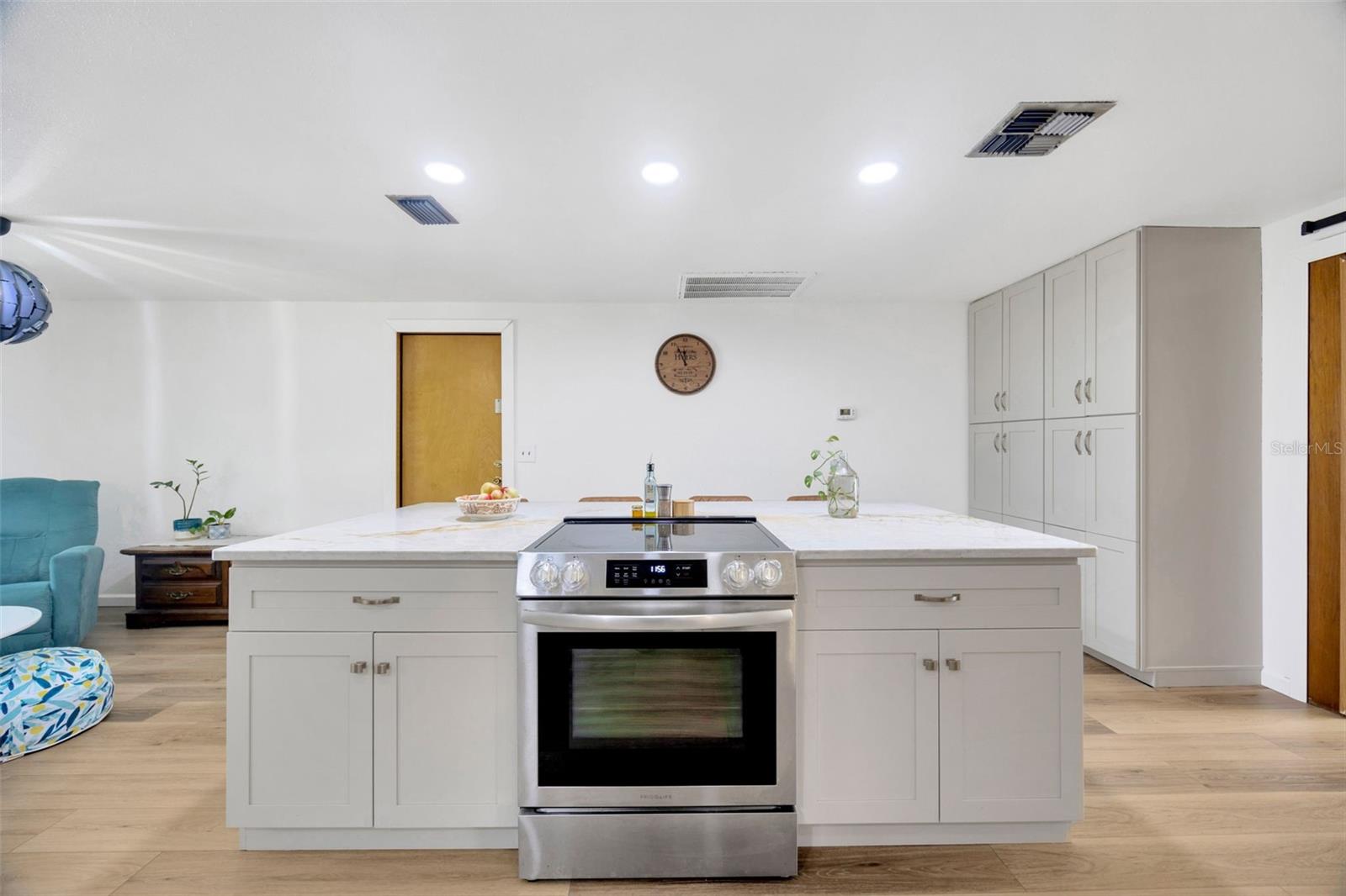 Listing photo id 9 for 525 Gornto Lake Road