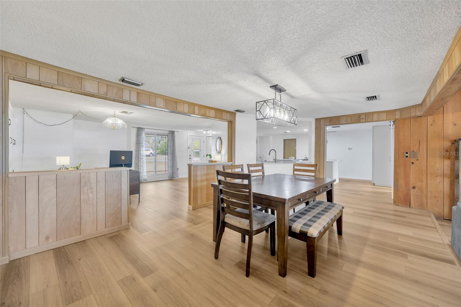 Listing photo id 15 for 525 Gornto Lake Road