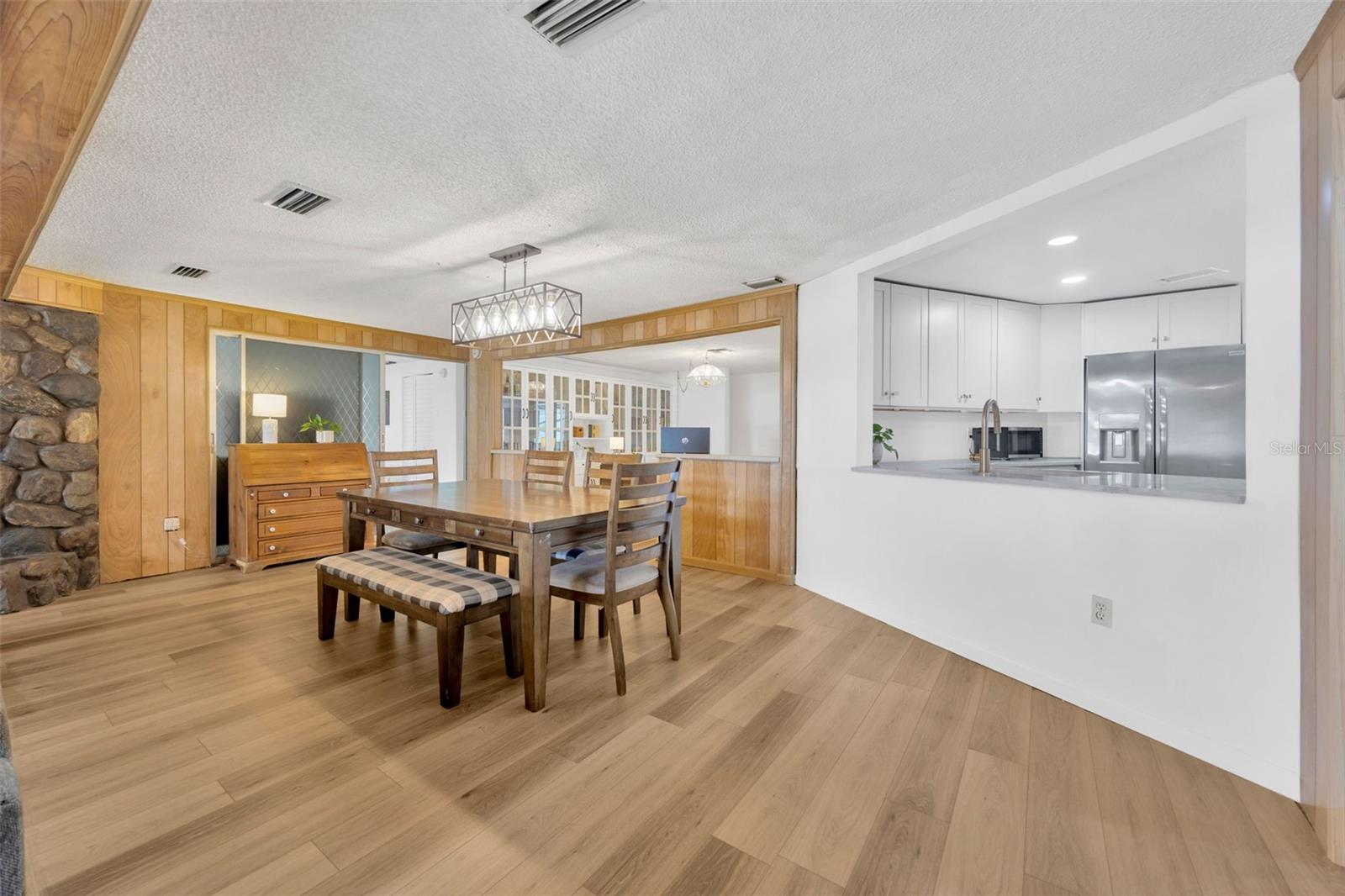 Listing photo id 16 for 525 Gornto Lake Road