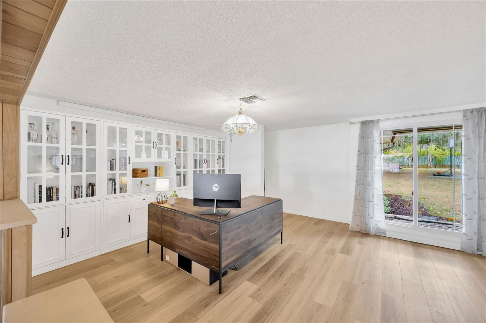 Listing photo id 17 for 525 Gornto Lake Road