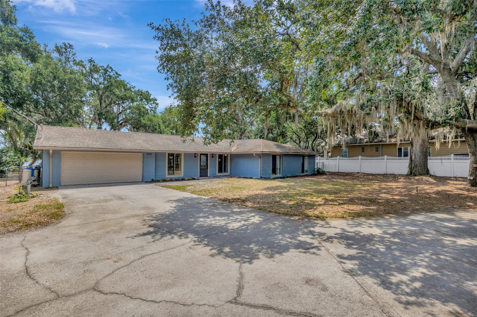 Listing photo id 0 for 525 Gornto Lake Road