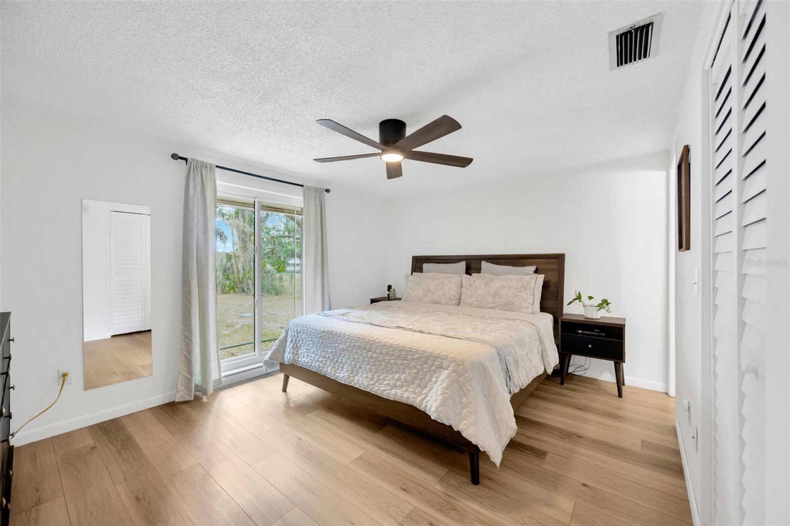 Listing photo id 21 for 525 Gornto Lake Road