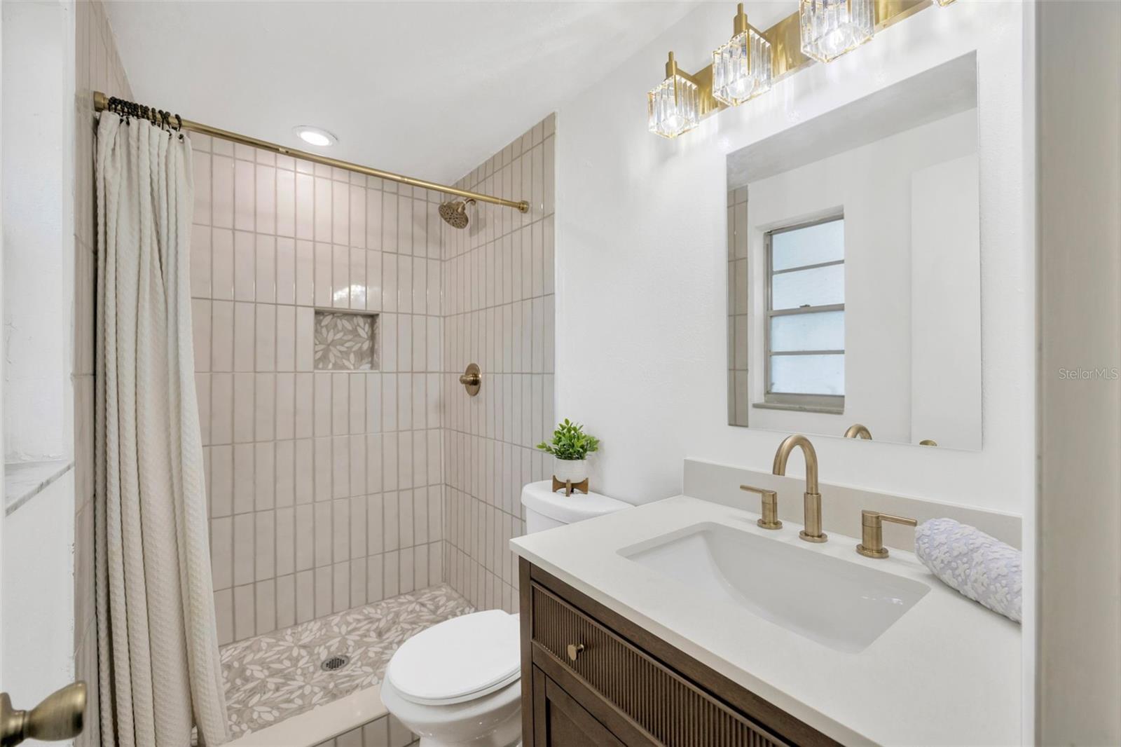 Listing photo id 23 for 525 Gornto Lake Road