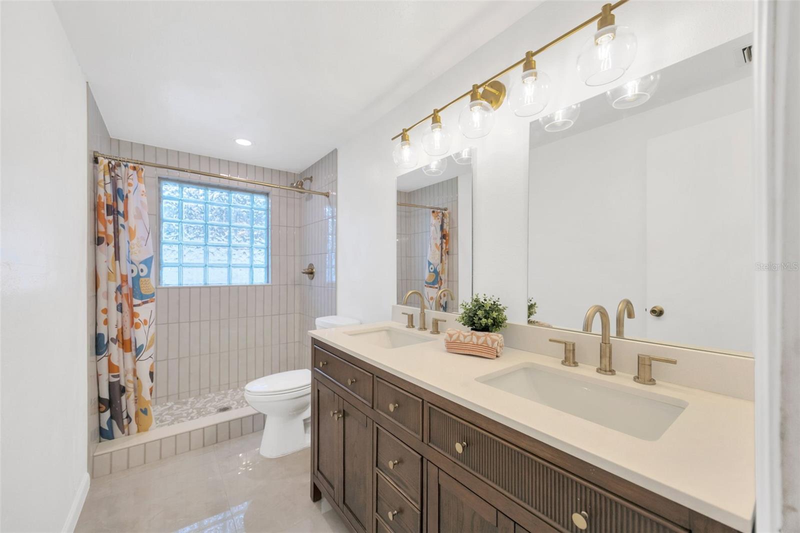 Listing photo id 27 for 525 Gornto Lake Road