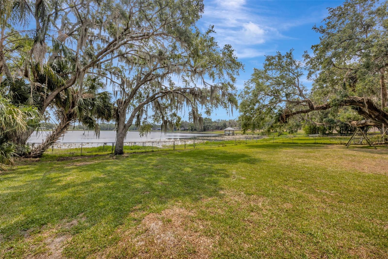 Listing photo id 1 for 525 Gornto Lake Road