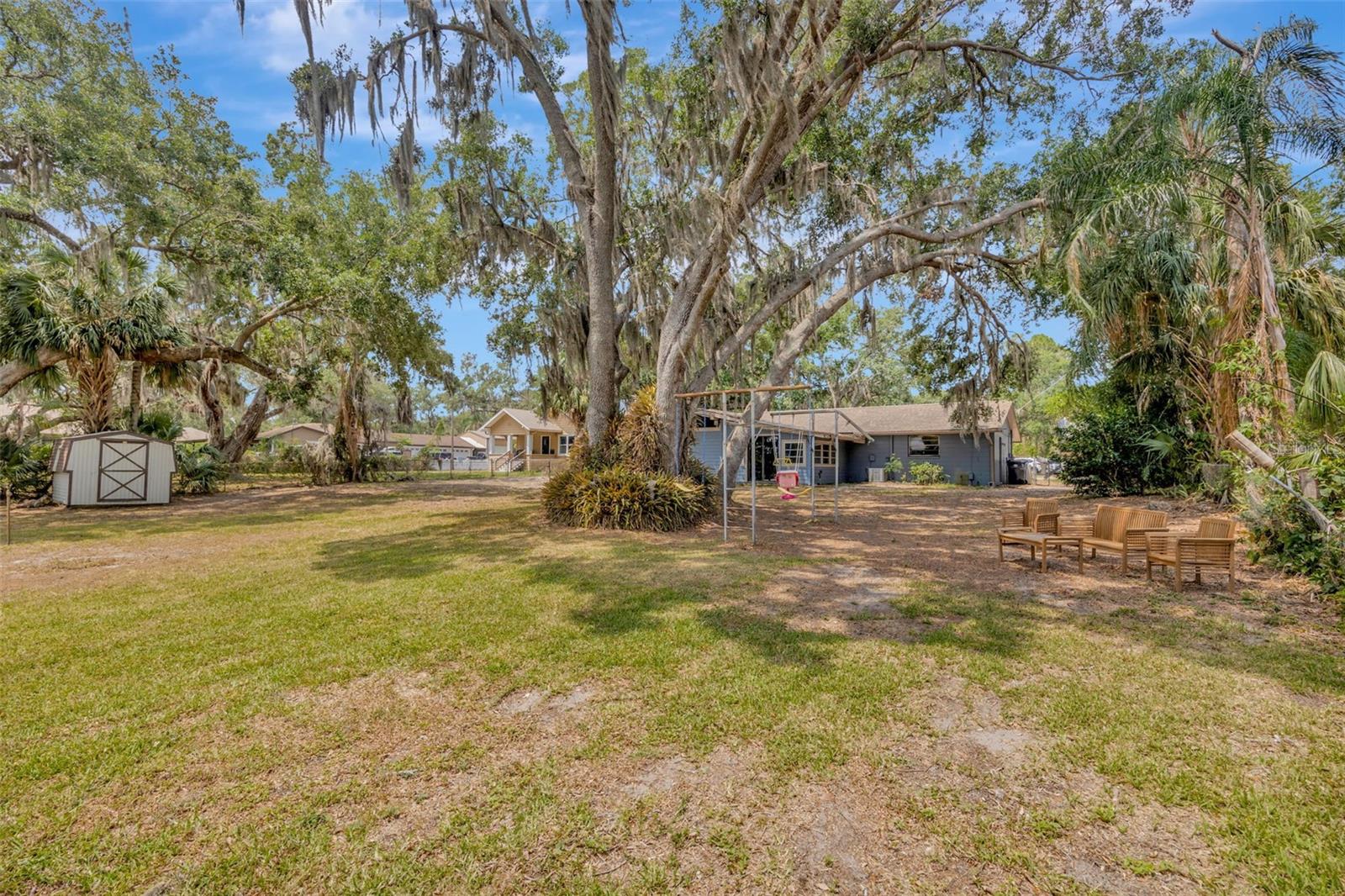 Listing photo id 28 for 525 Gornto Lake Road