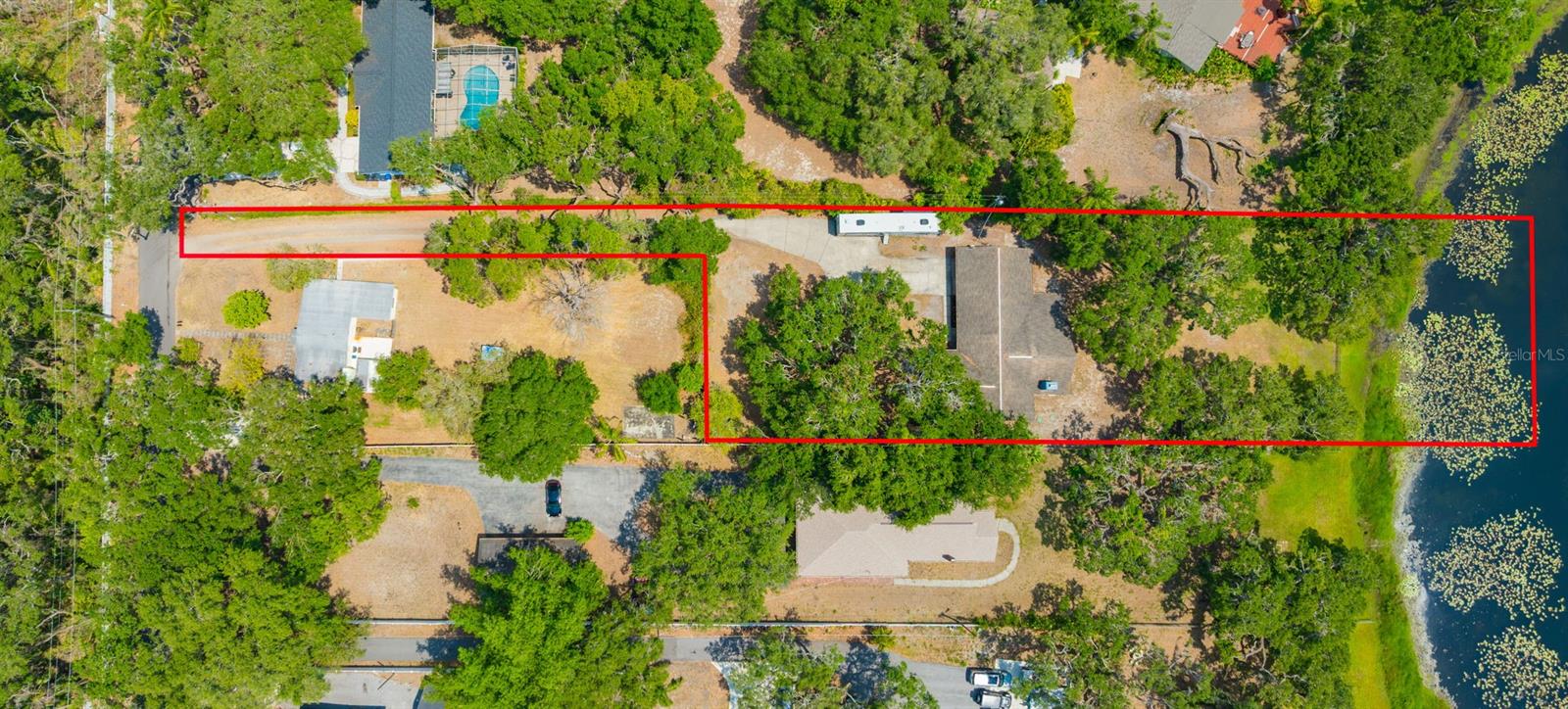 Listing photo id 33 for 525 Gornto Lake Road
