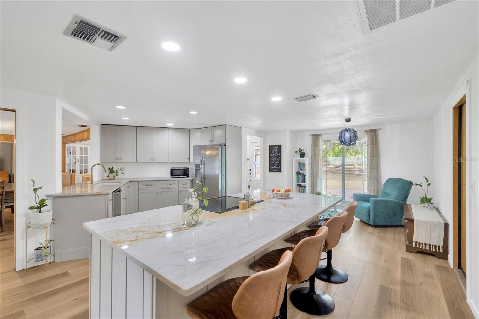 Listing photo id 2 for 525 Gornto Lake Road