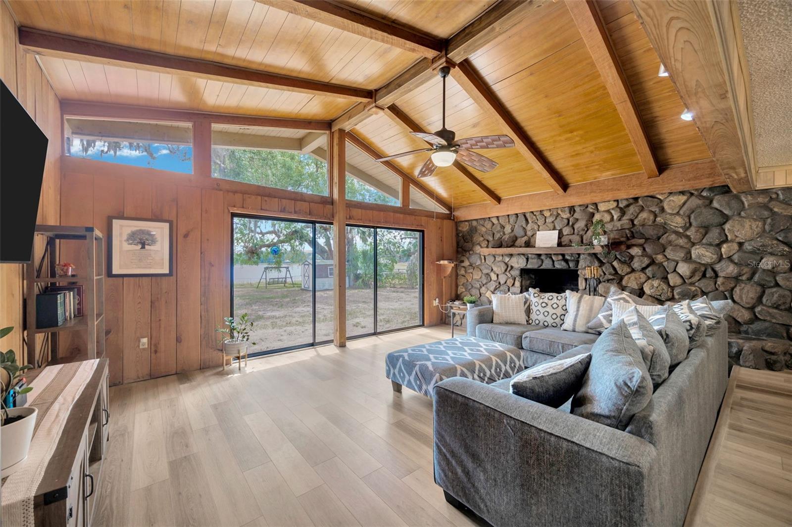 Listing photo id 3 for 525 Gornto Lake Road