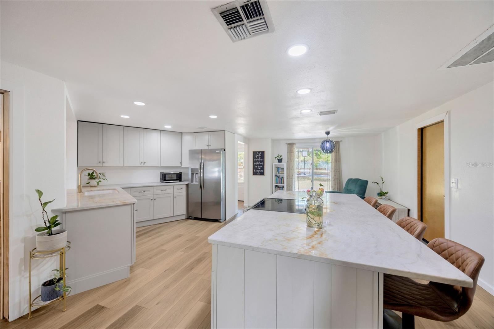 Listing photo id 5 for 525 Gornto Lake Road