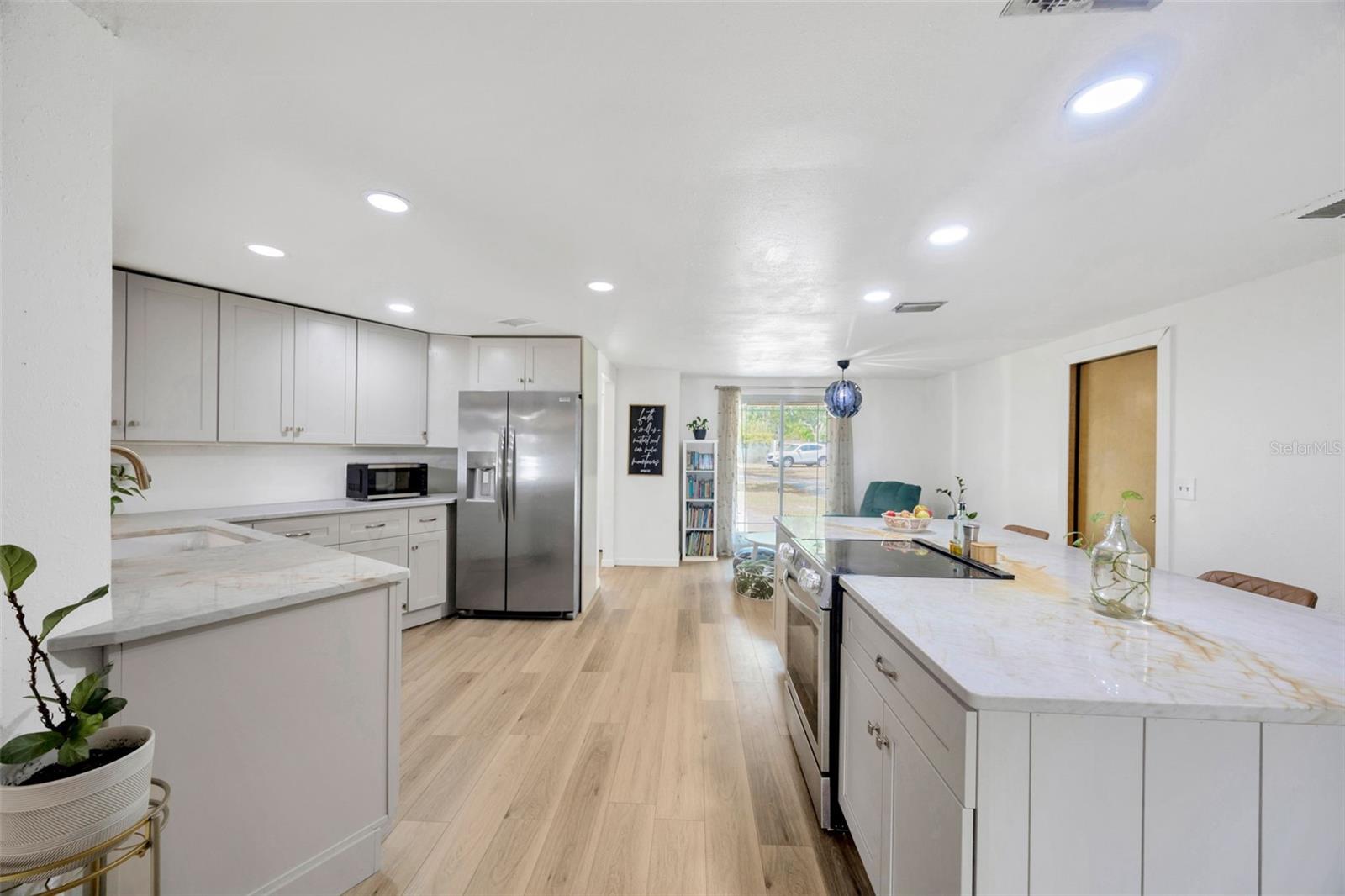 Listing photo id 6 for 525 Gornto Lake Road