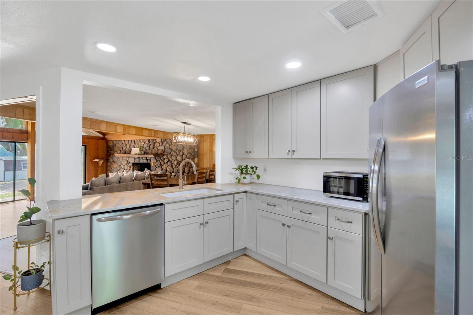 Listing photo id 7 for 525 Gornto Lake Road
