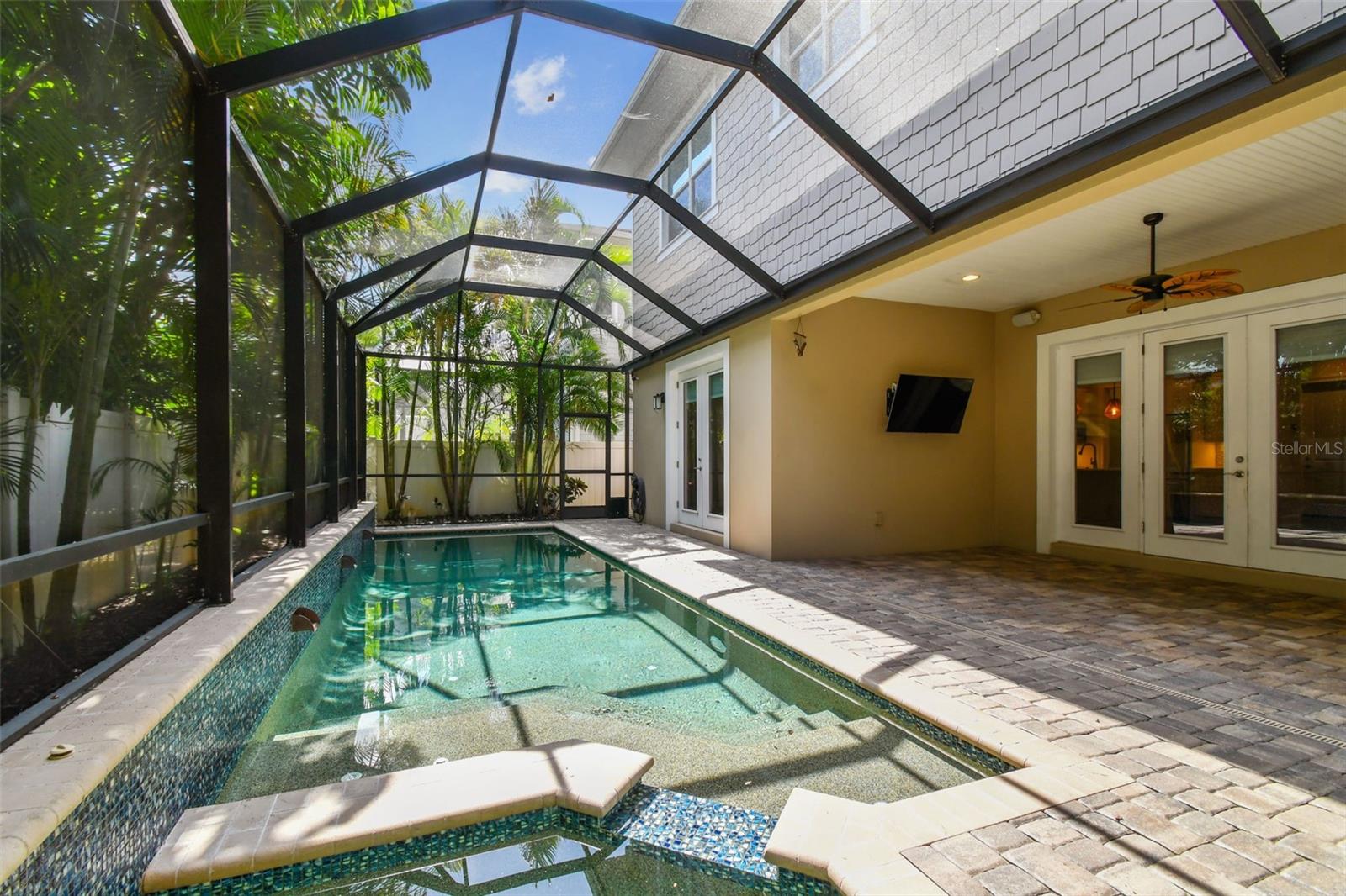 Listing photo id 48 for 3109 Granada Street