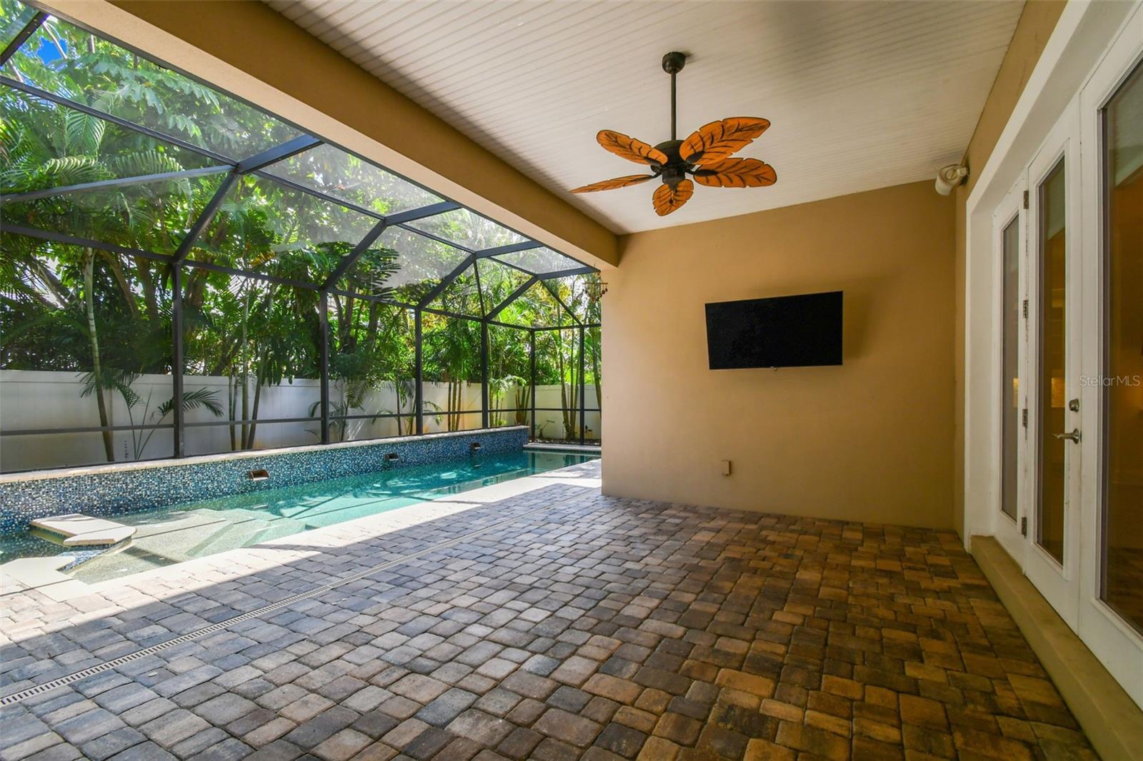 Listing photo id 49 for 3109 Granada Street
