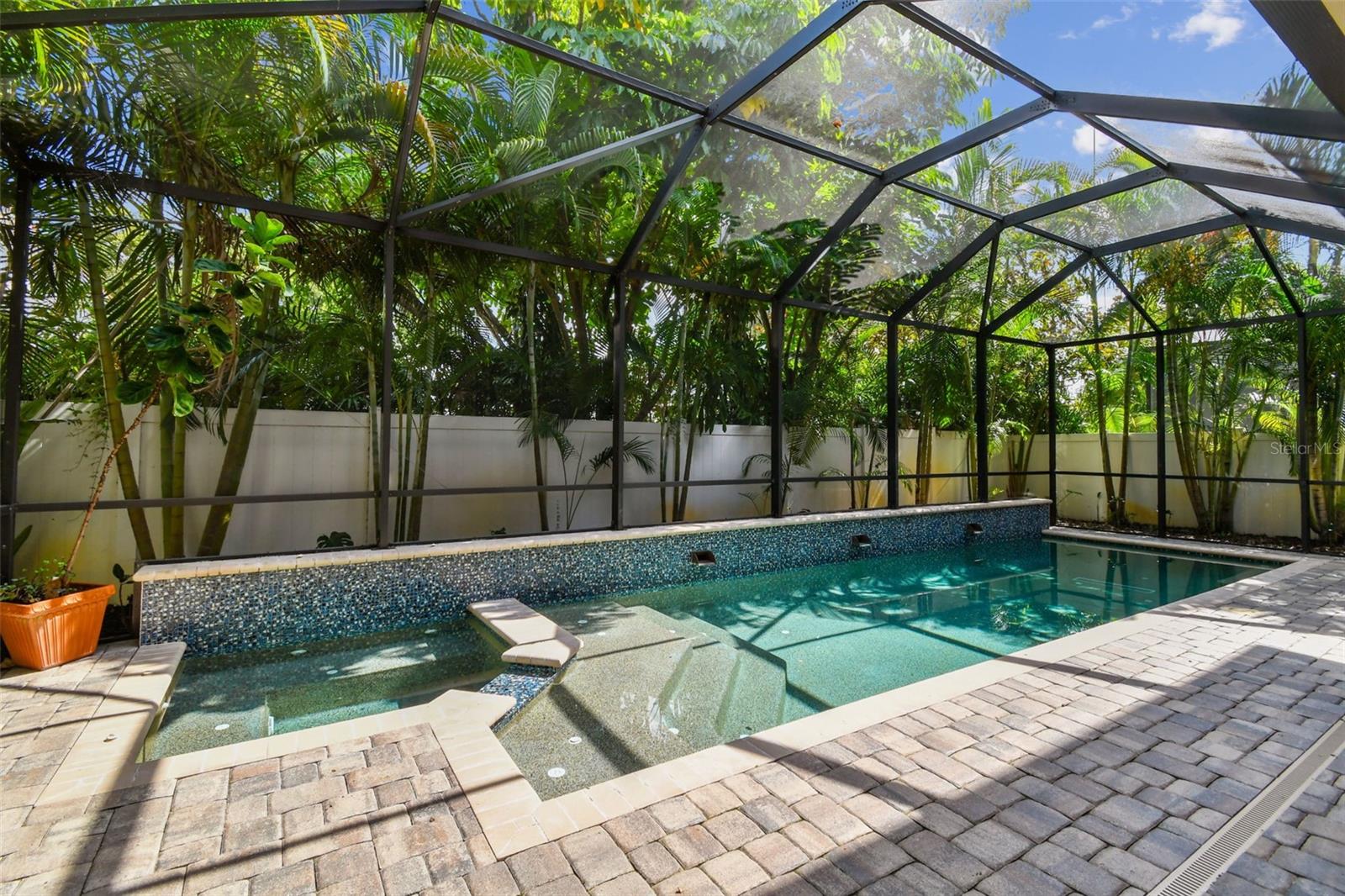 Listing photo id 50 for 3109 Granada Street