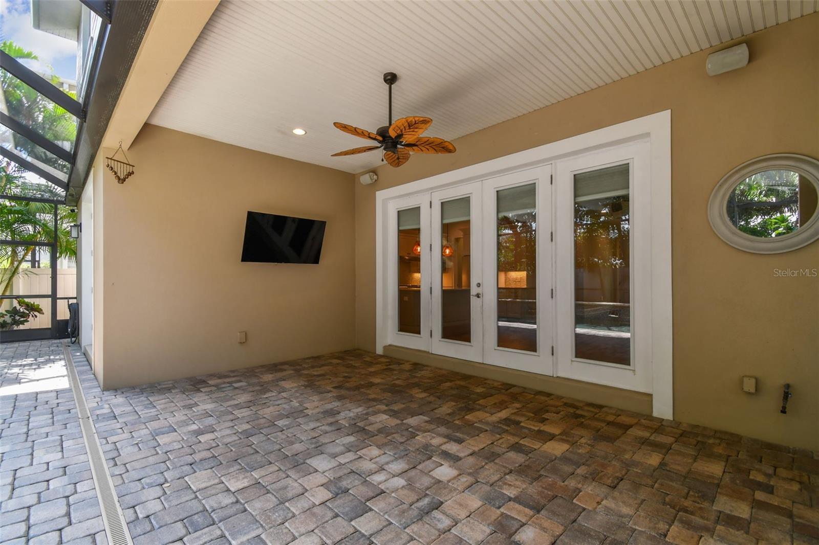 Listing photo id 52 for 3109 Granada Street