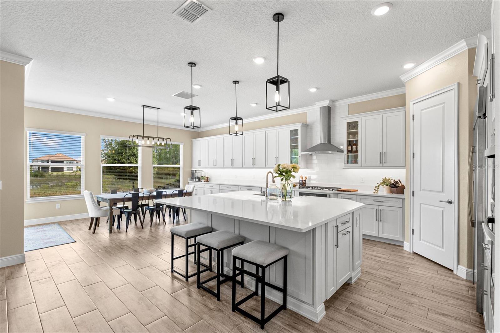 Listing photo id 8 for 6154 Marsh Trail Drive