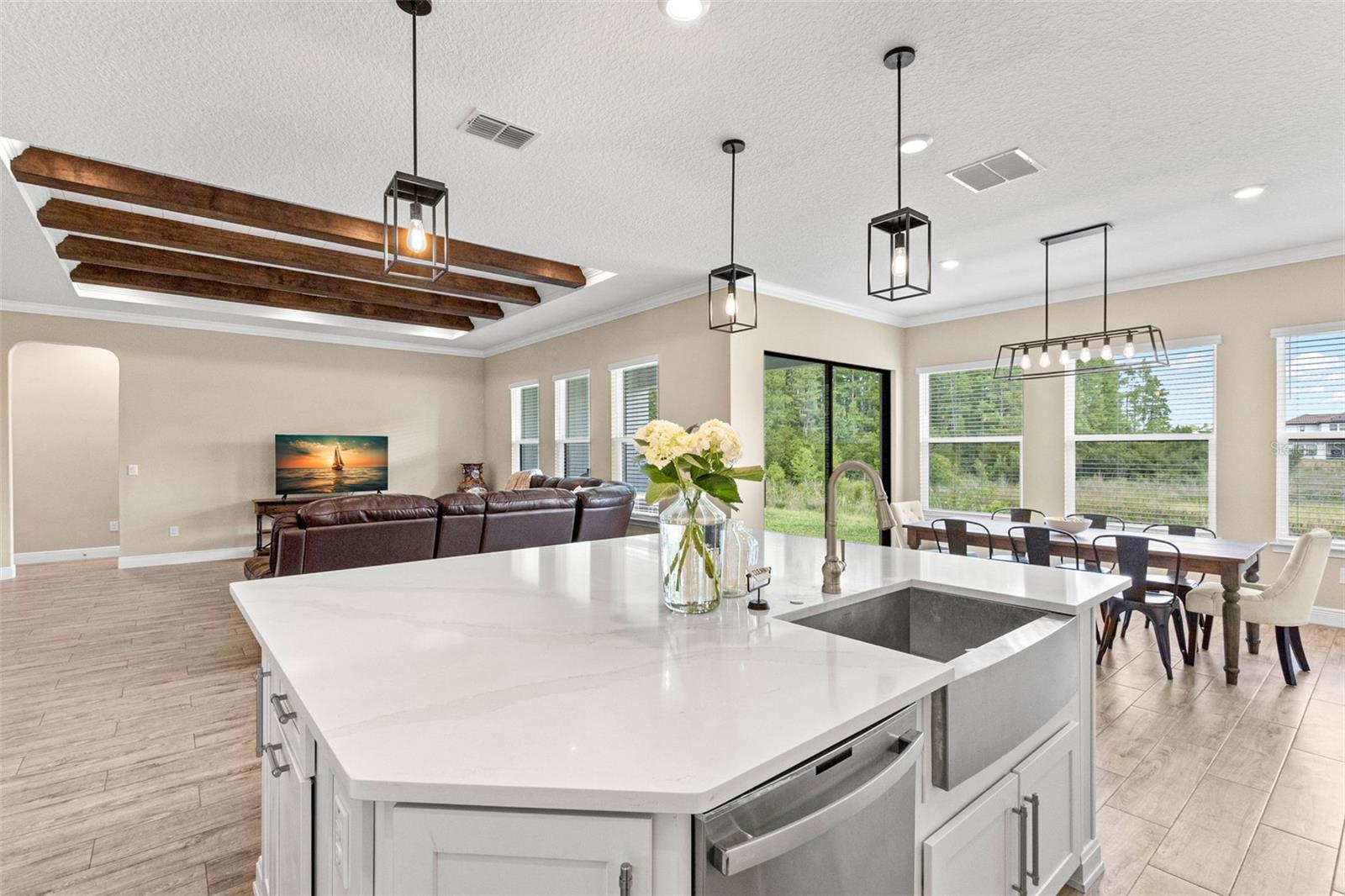 Listing photo id 12 for 6154 Marsh Trail Drive
