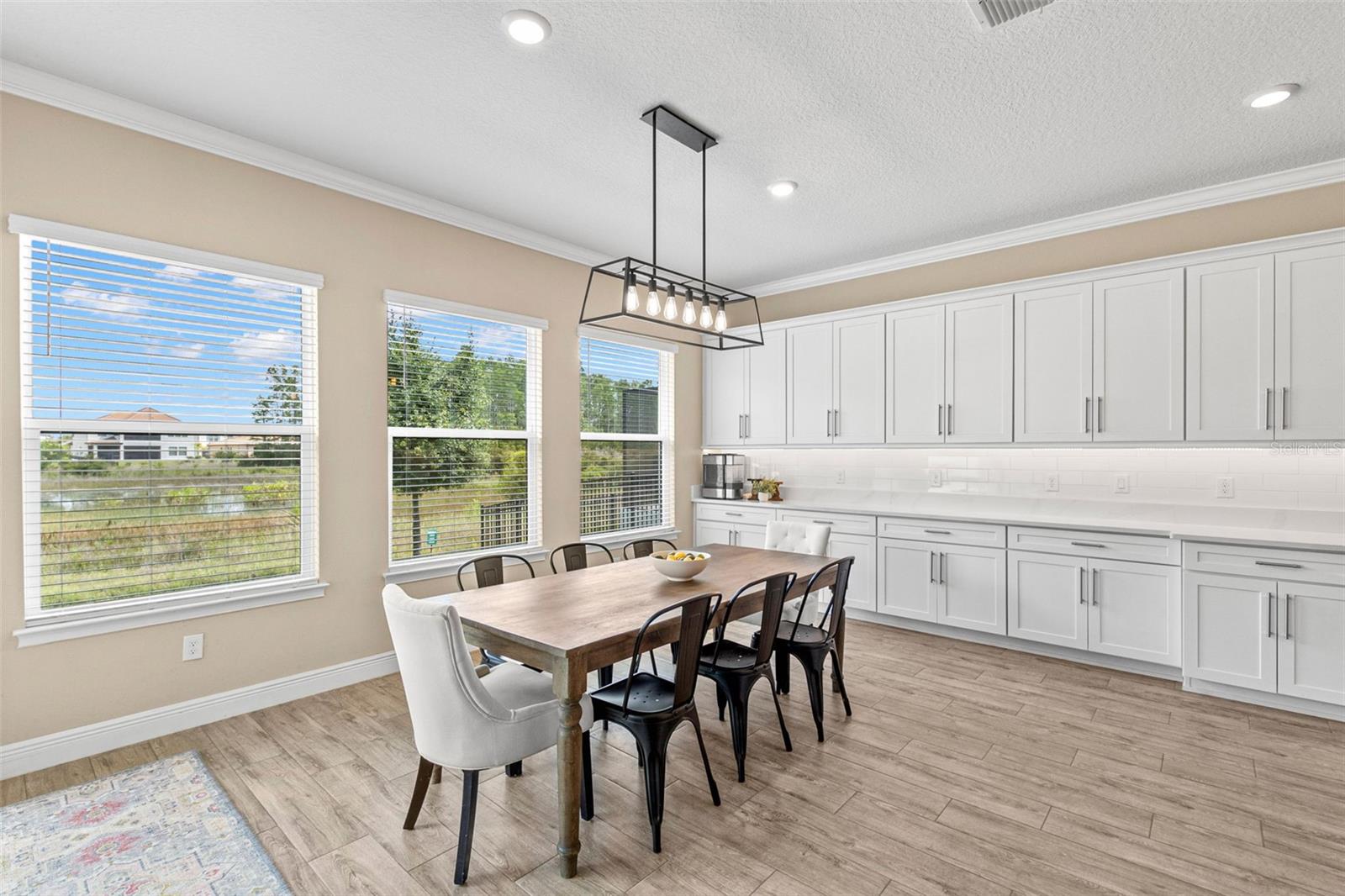 Listing photo id 14 for 6154 Marsh Trail Drive