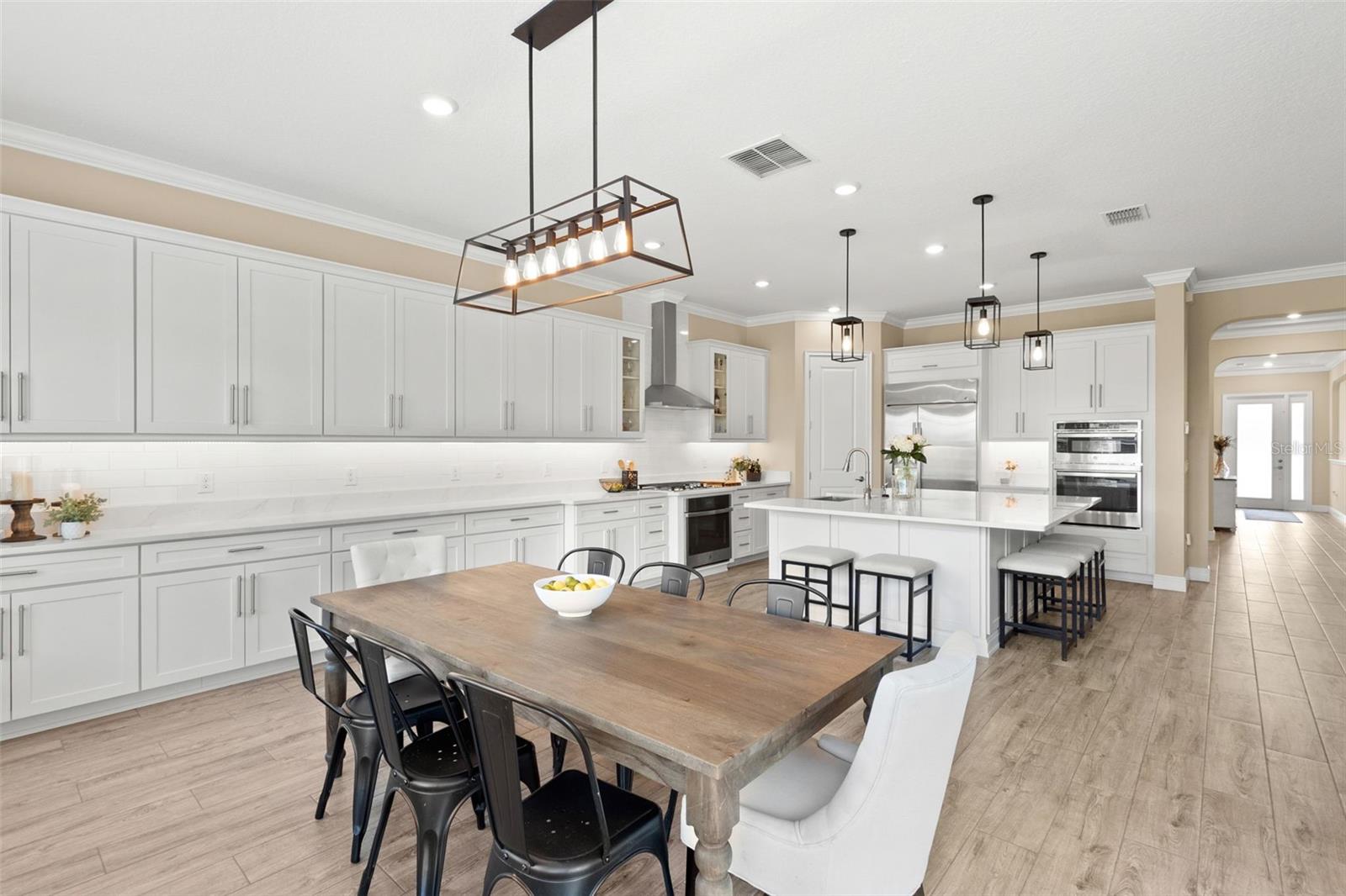 Listing photo id 15 for 6154 Marsh Trail Drive
