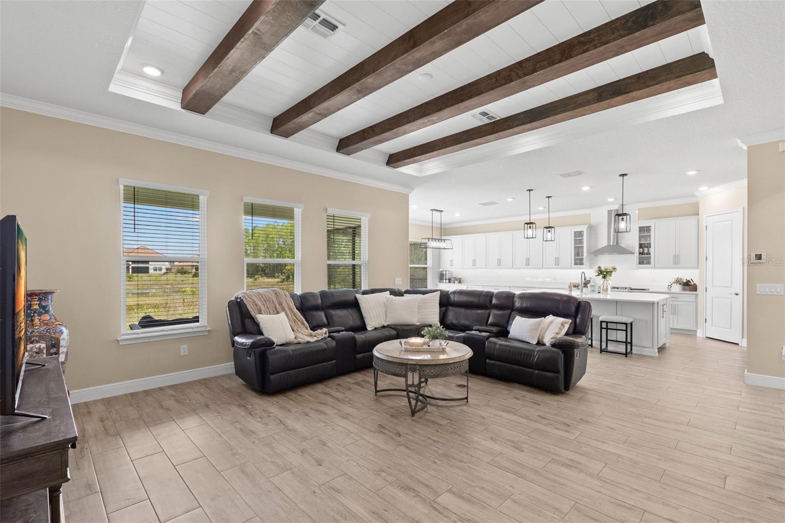 Listing photo id 6 for 6154 Marsh Trail Drive